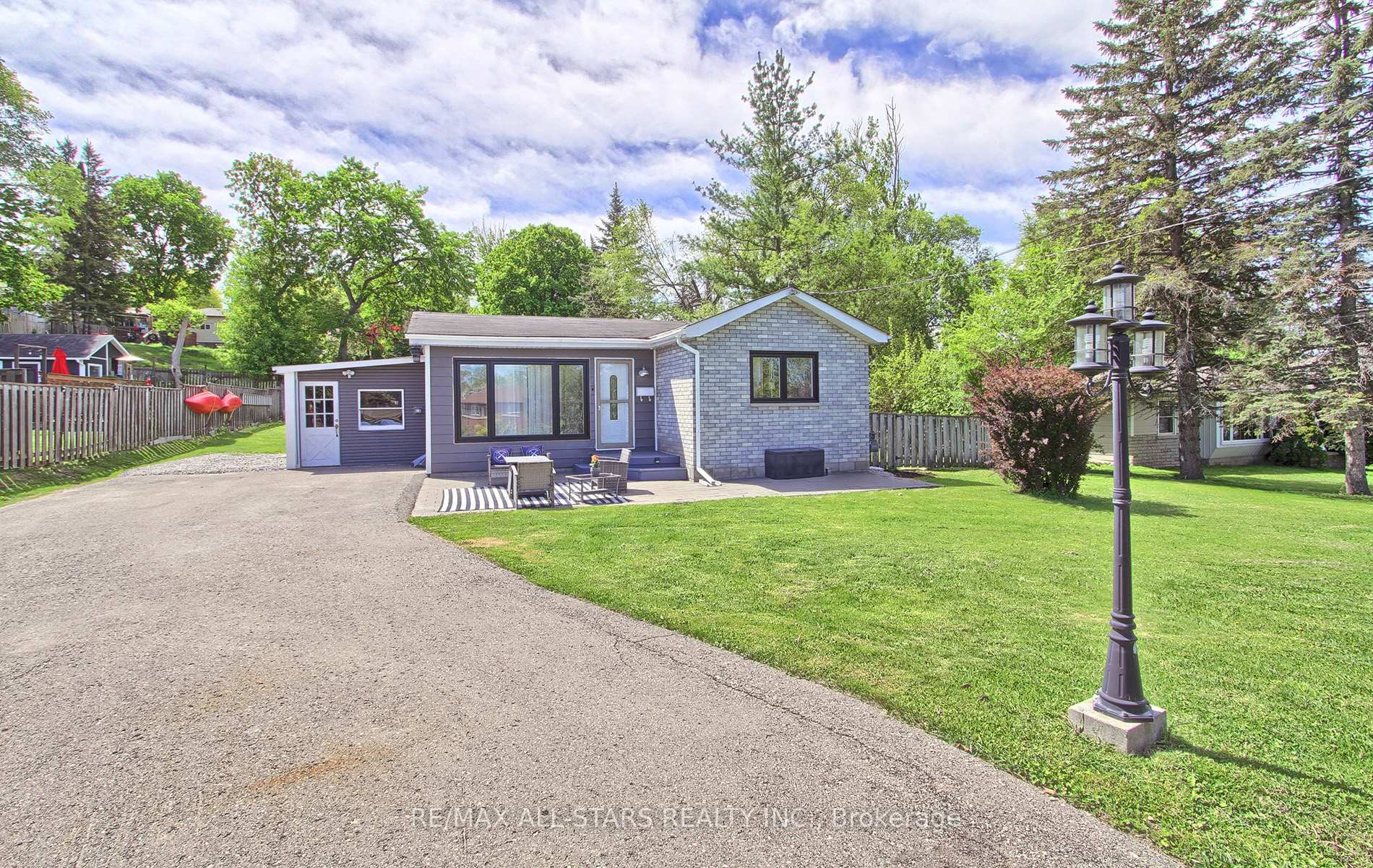 Photo 2 of 297 Walter Drive, Georgina, Keswick South — HOMEH
