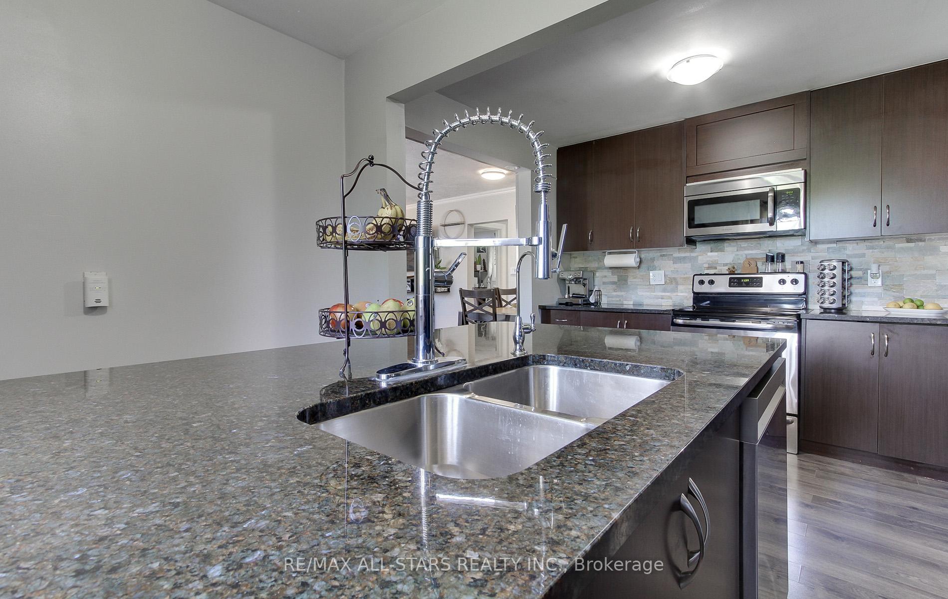 Photo 11 of 297 Walter Drive, Georgina, Keswick South — HOMEH