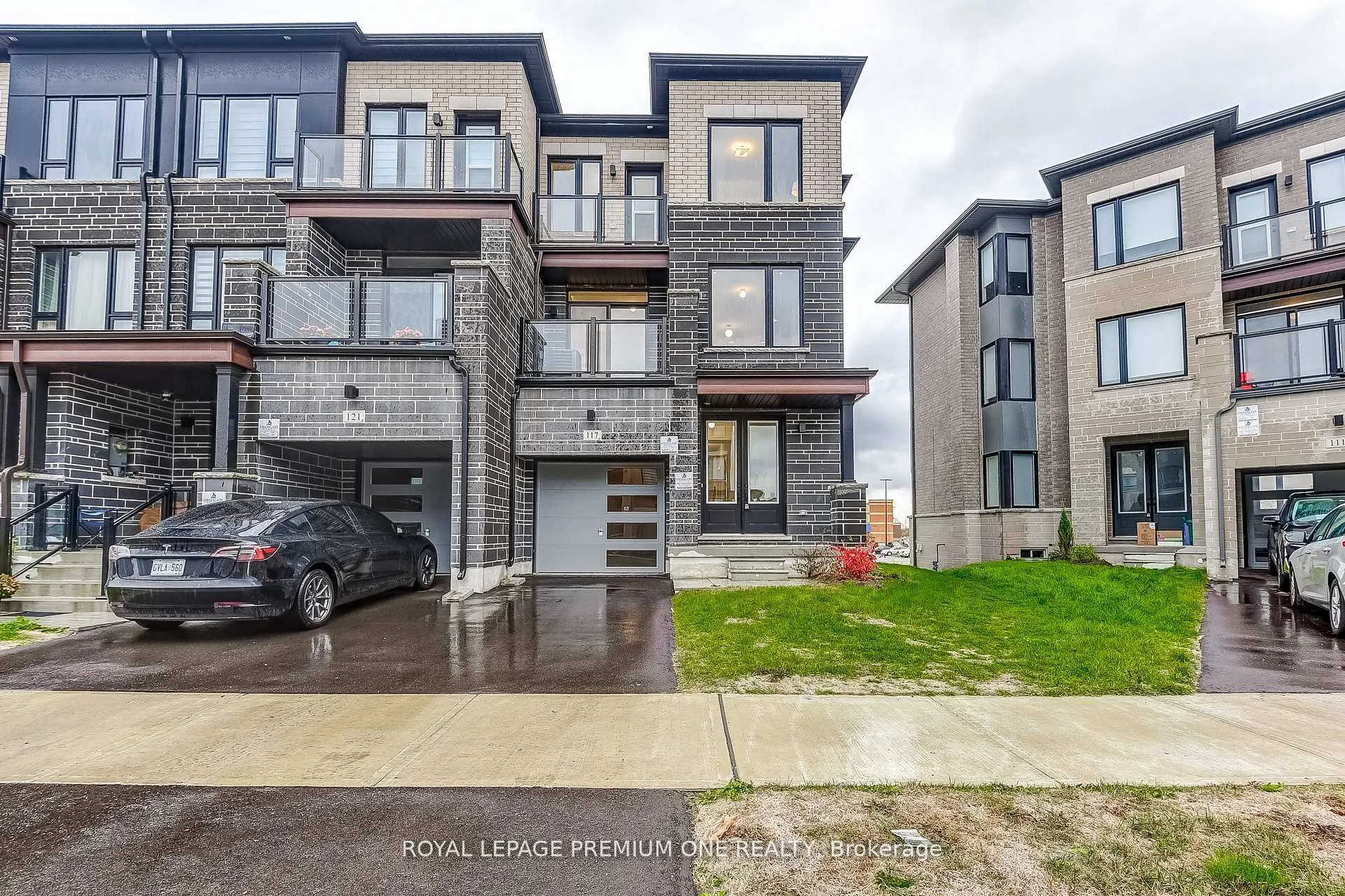 Photo 1 of 117 Tennant Circle, Vaughan, Vellore Village — HOMEH