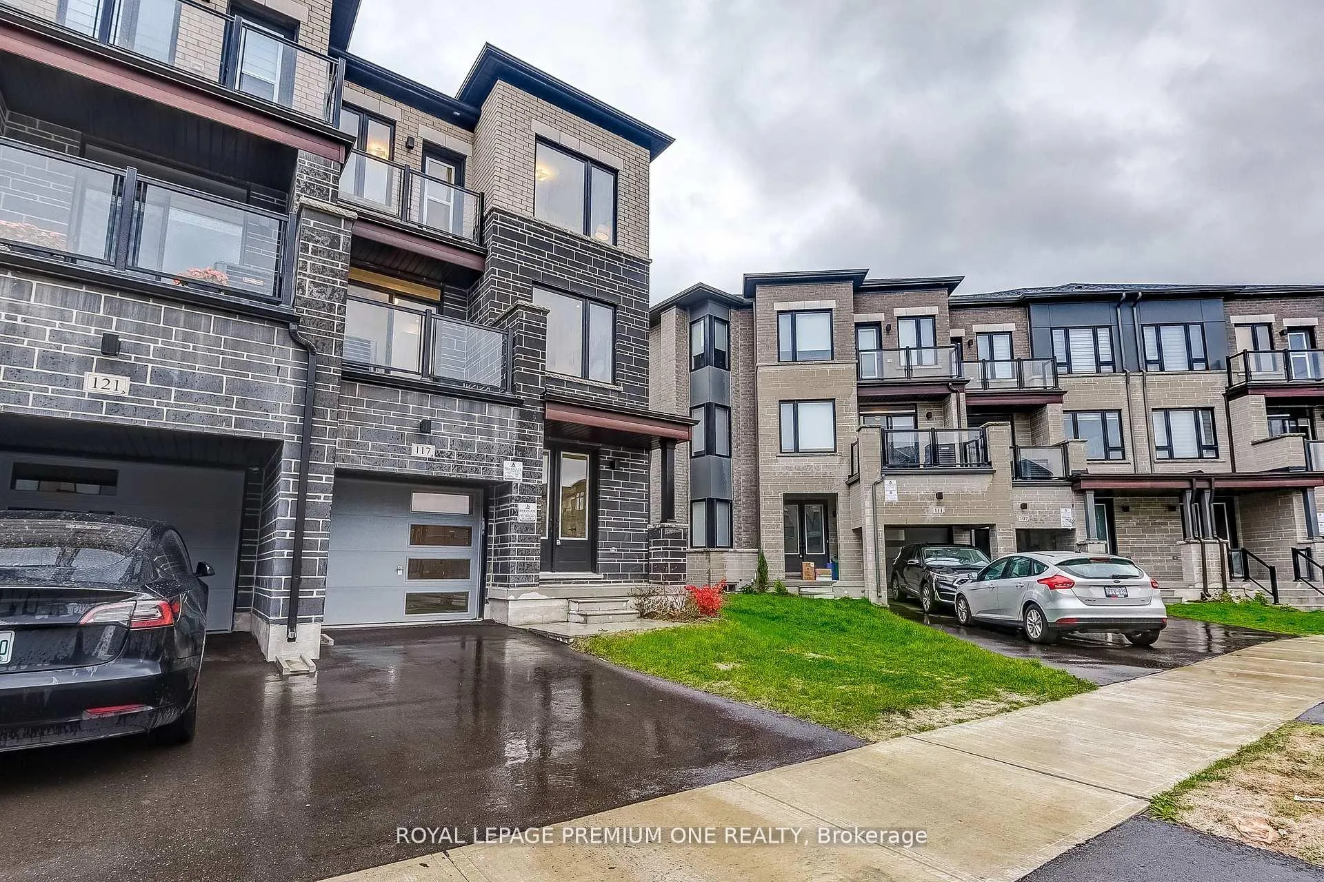Photo 2 of 117 Tennant Circle, Vaughan, Vellore Village — HOMEH