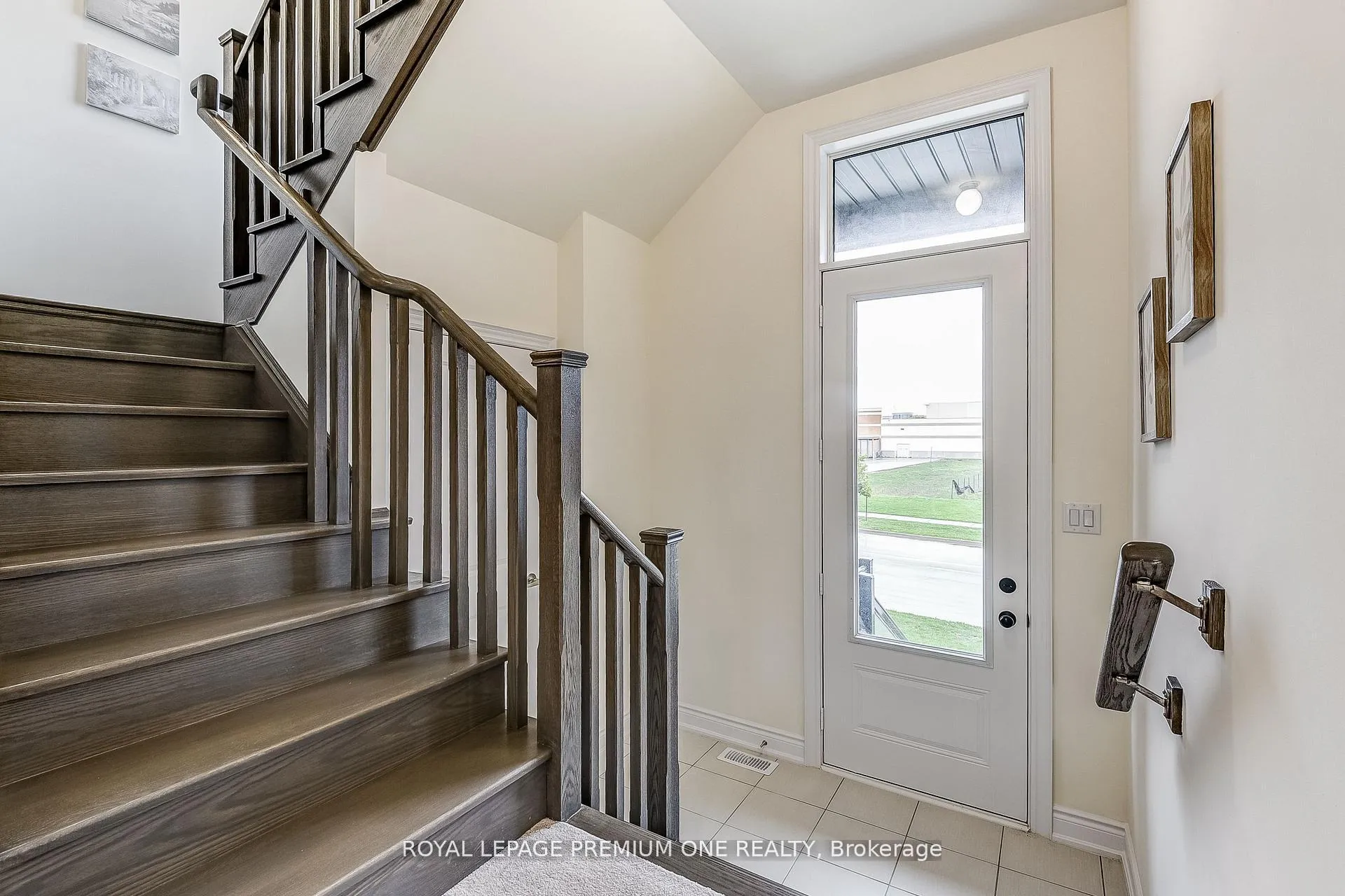Photo 4 of 117 Tennant Circle, Vaughan, Vellore Village — HOMEH