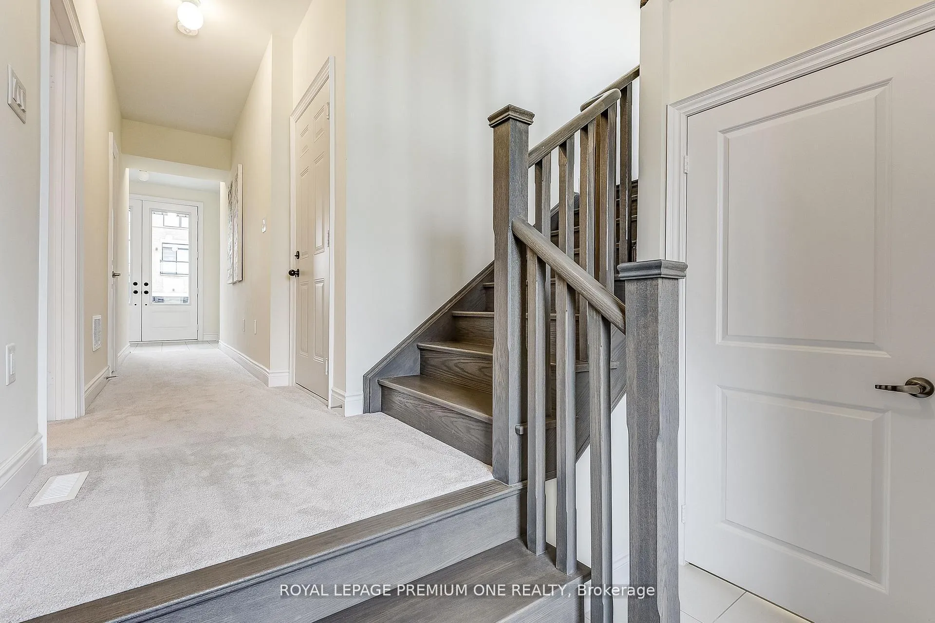 Photo 5 of 117 Tennant Circle, Vaughan, Vellore Village — HOMEH
