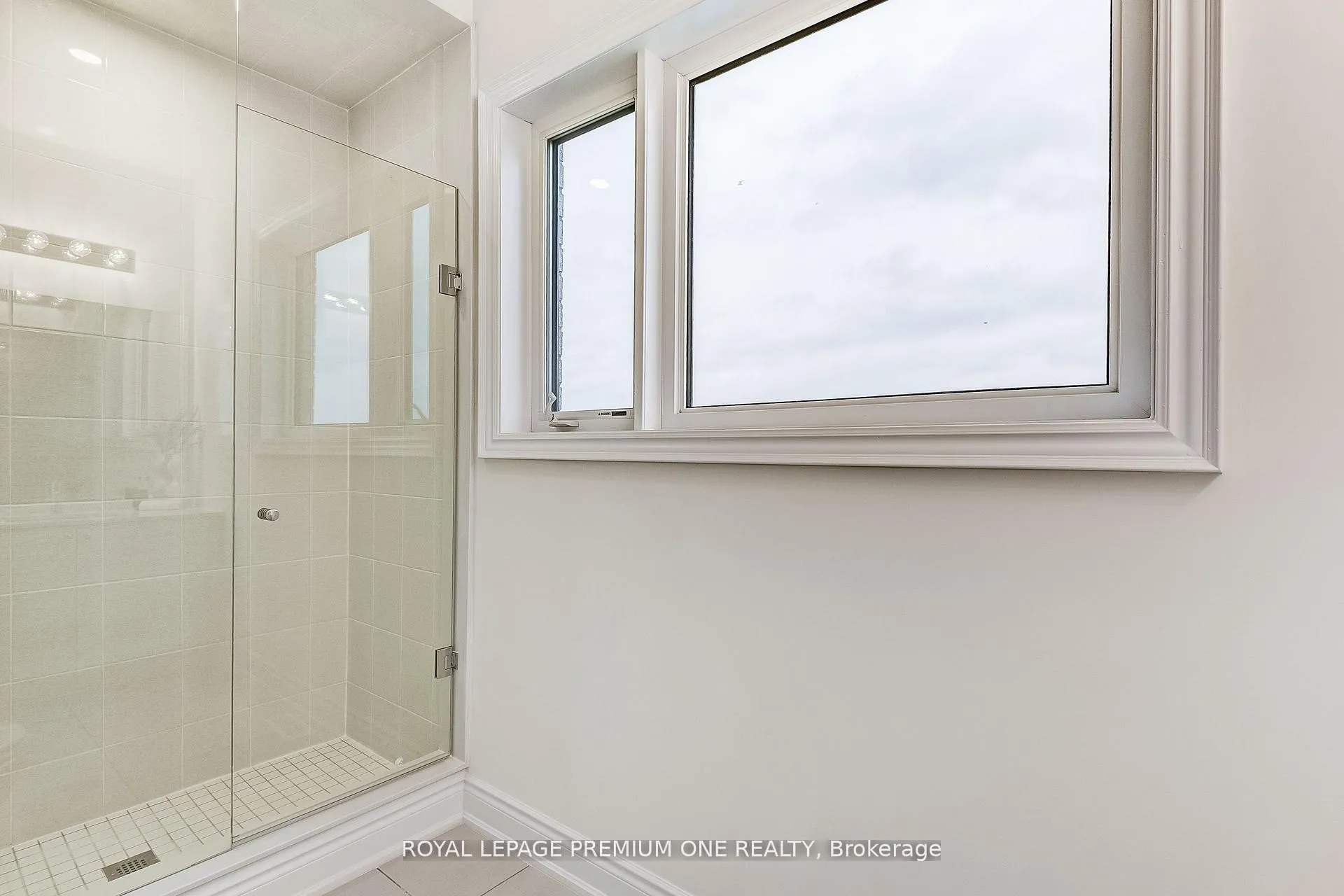 Photo 7 of 117 Tennant Circle, Vaughan, Vellore Village — HOMEH