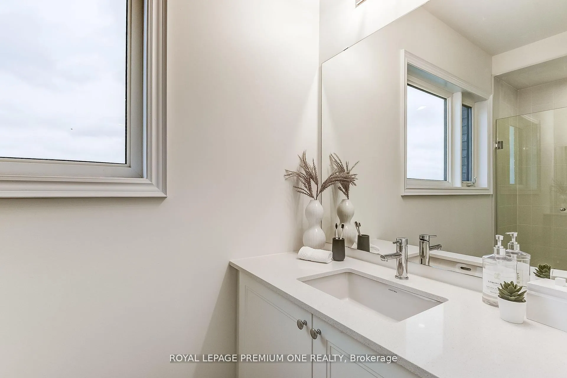 Photo 8 of 117 Tennant Circle, Vaughan, Vellore Village — HOMEH