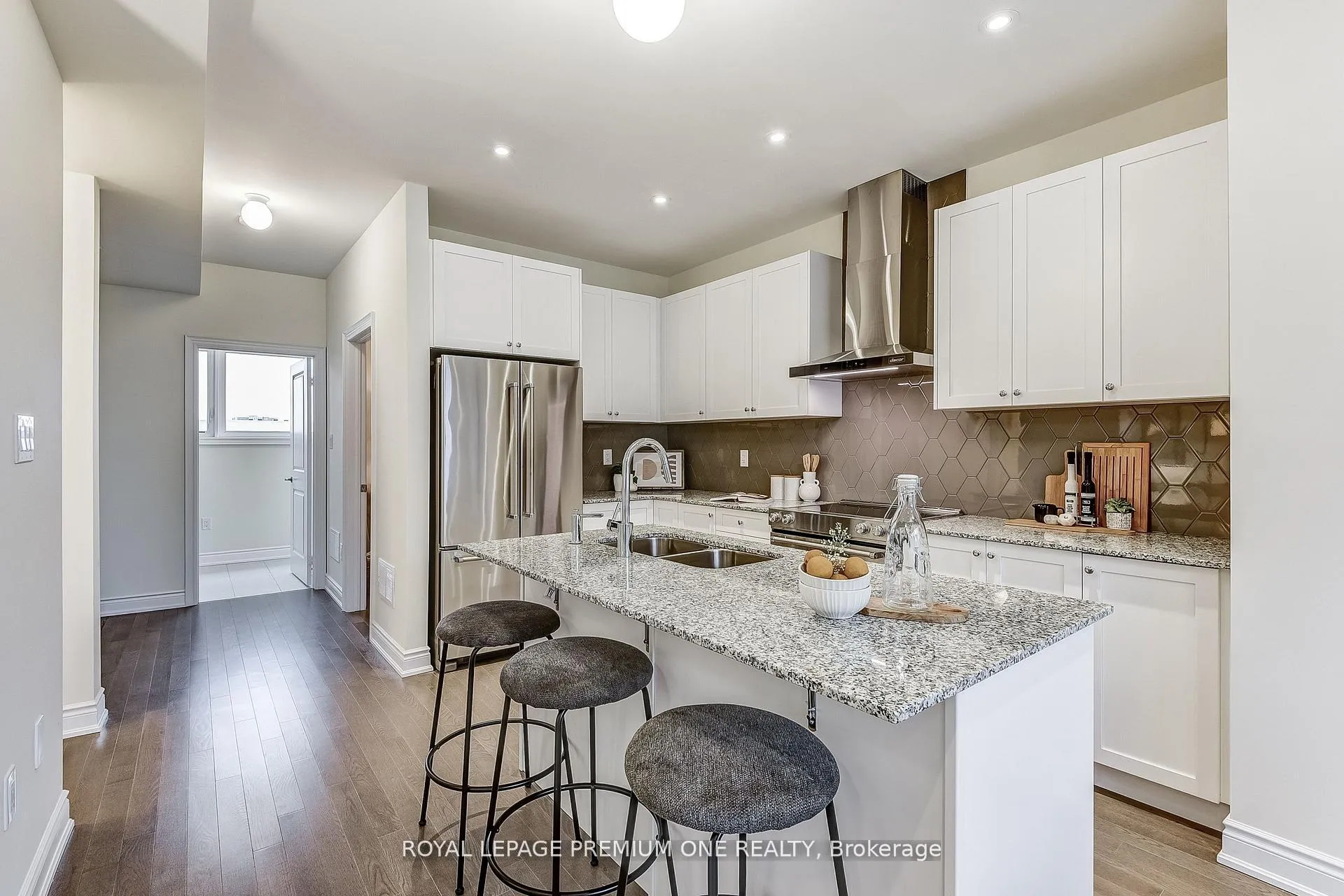 Photo 11 of 117 Tennant Circle, Vaughan, Vellore Village — HOMEH