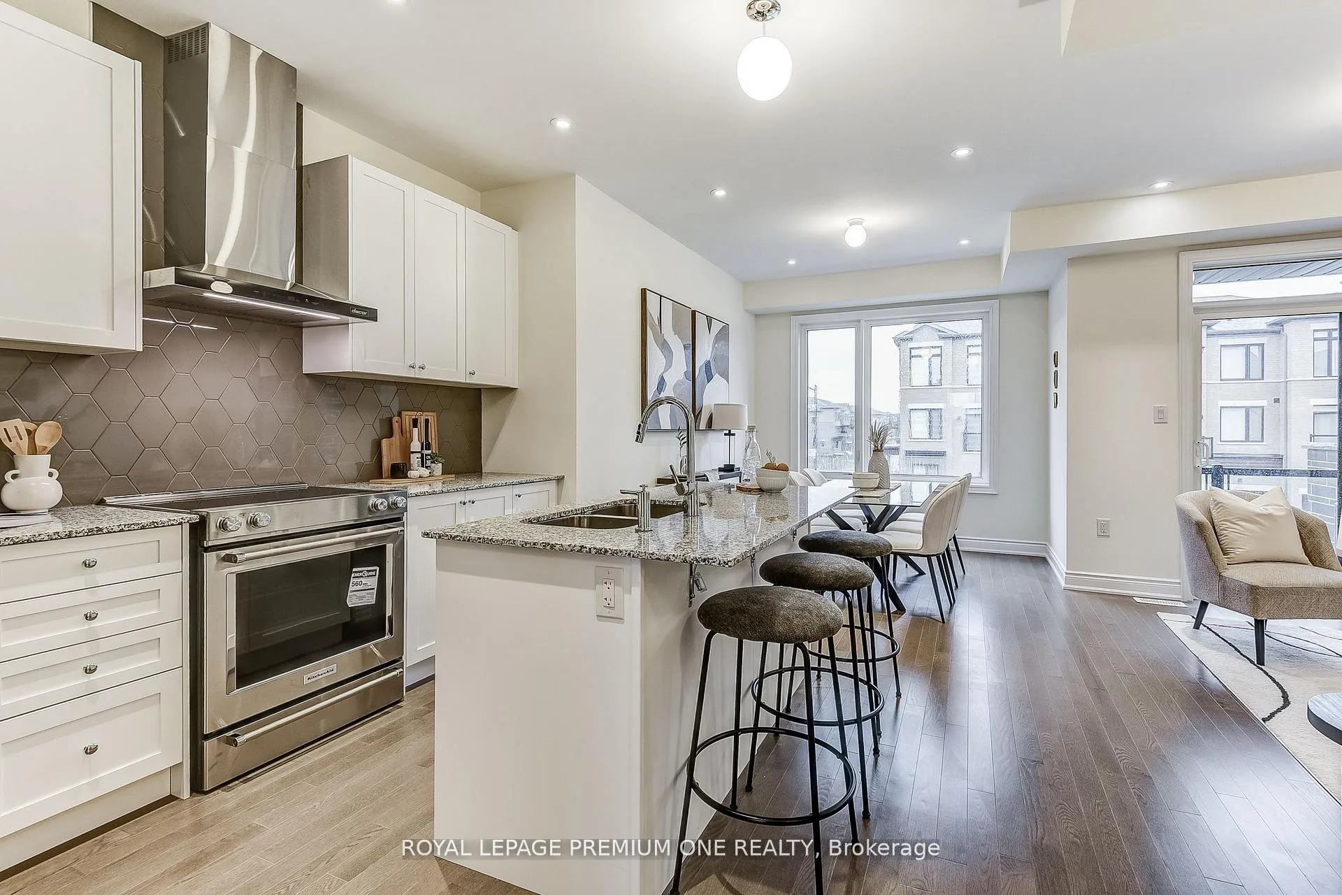 Photo 12 of 117 Tennant Circle, Vaughan, Vellore Village — HOMEH
