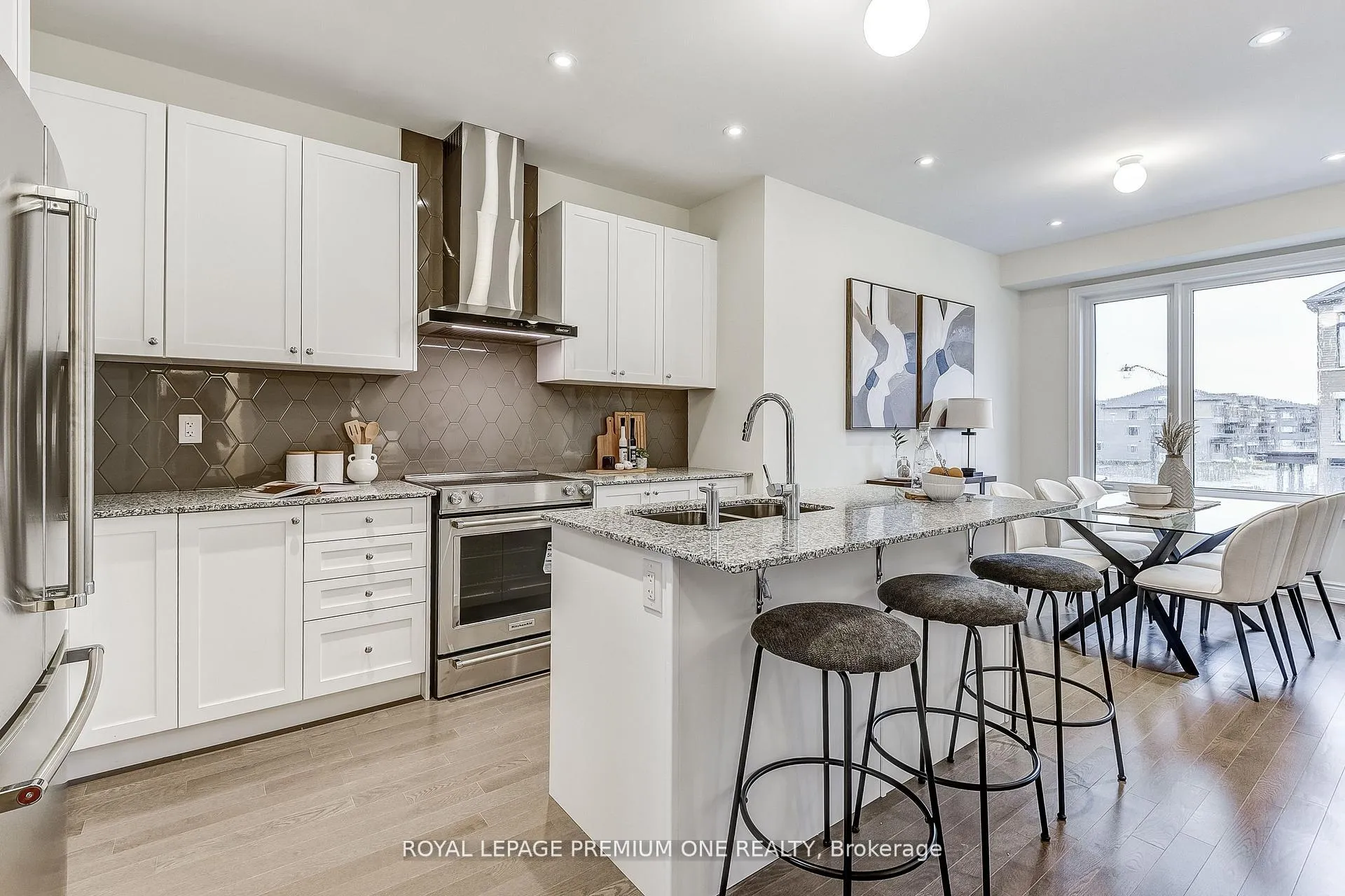 Photo 13 of 117 Tennant Circle, Vaughan, Vellore Village — HOMEH