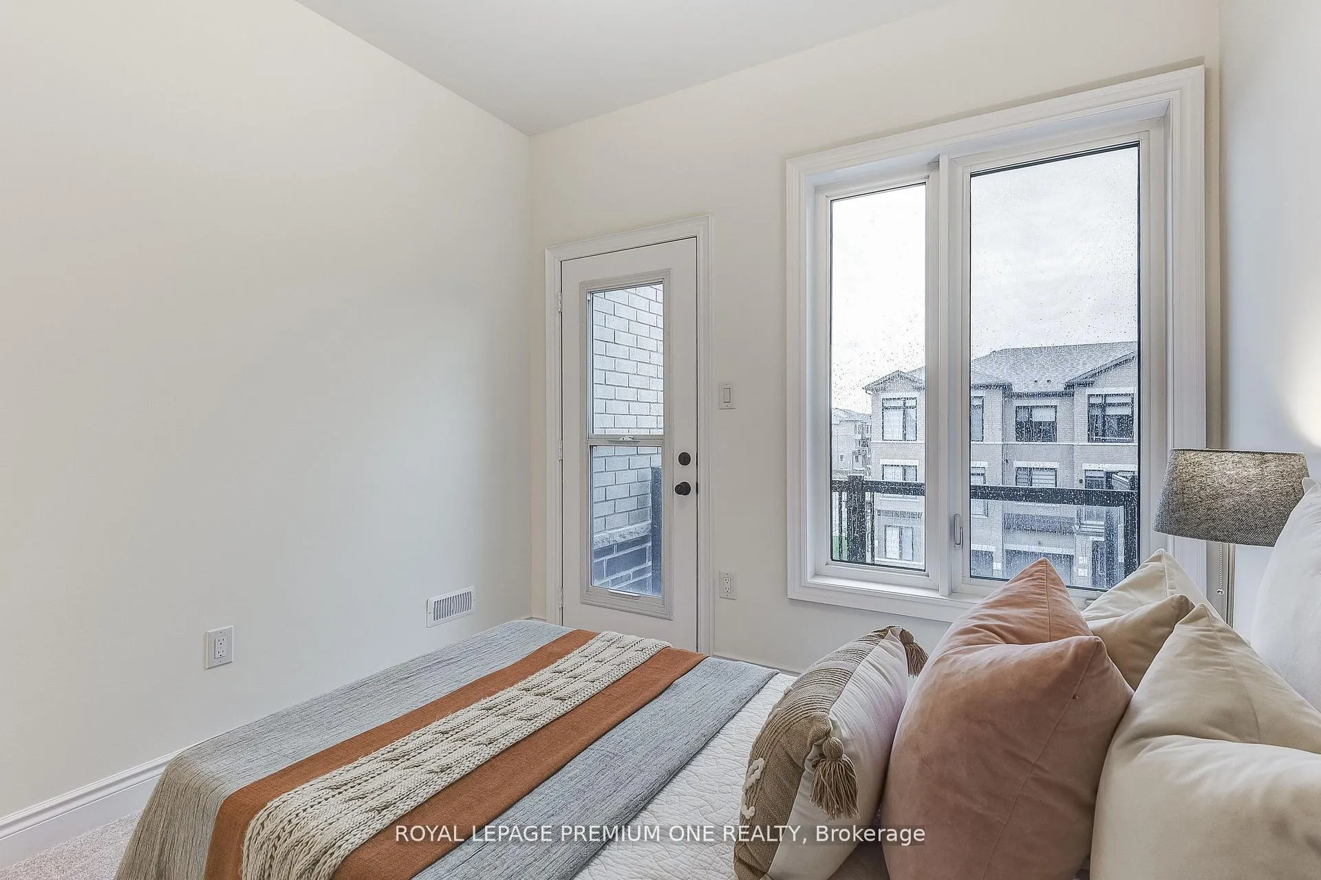 Photo 20 of 117 Tennant Circle, Vaughan, Vellore Village — HOMEH
