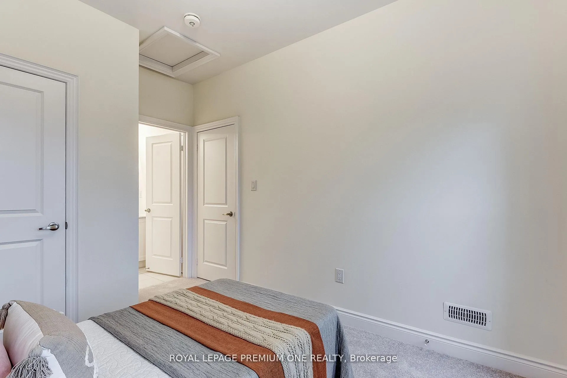 Photo 22 of 117 Tennant Circle, Vaughan, Vellore Village — HOMEH