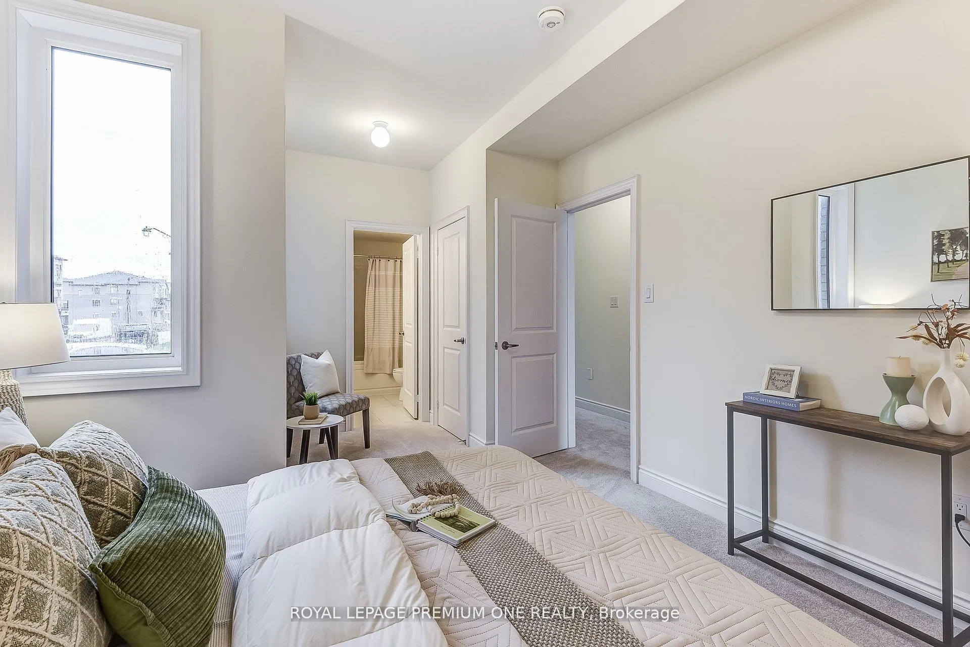 Photo 25 of 117 Tennant Circle, Vaughan, Vellore Village — HOMEH