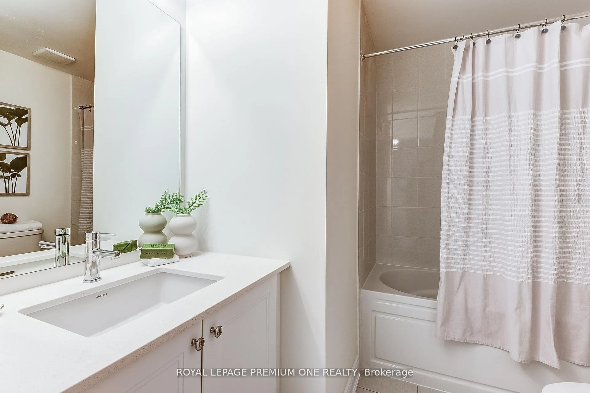 Photo 26 of 117 Tennant Circle, Vaughan, Vellore Village — HOMEH