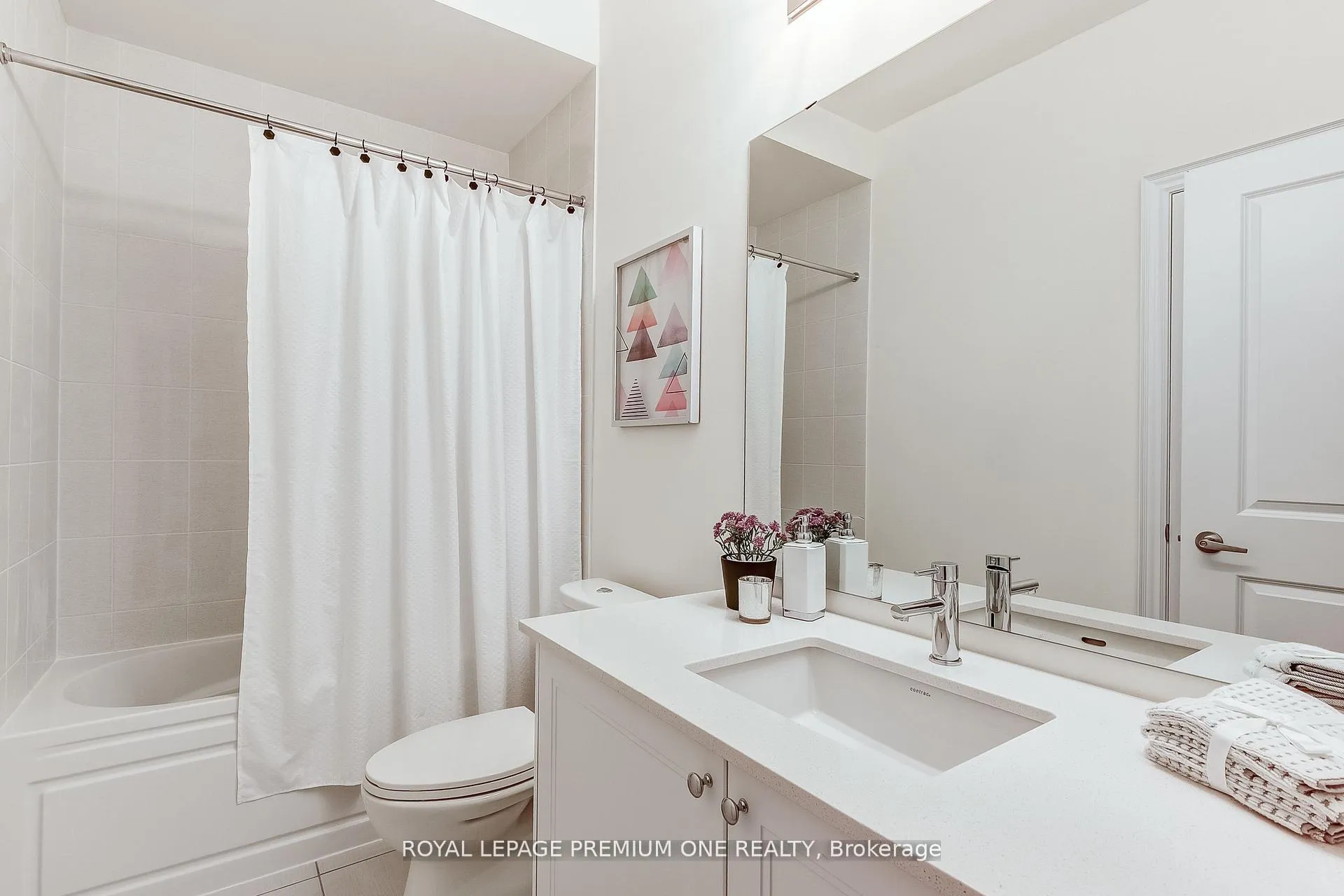 Photo 28 of 117 Tennant Circle, Vaughan, Vellore Village — HOMEH