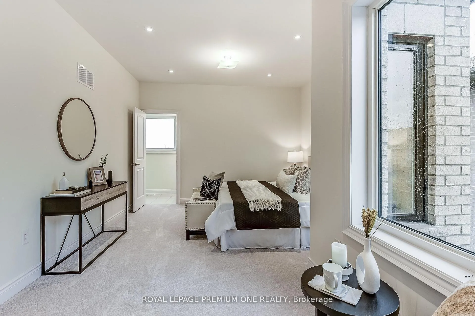 Photo 29 of 117 Tennant Circle, Vaughan, Vellore Village — HOMEH