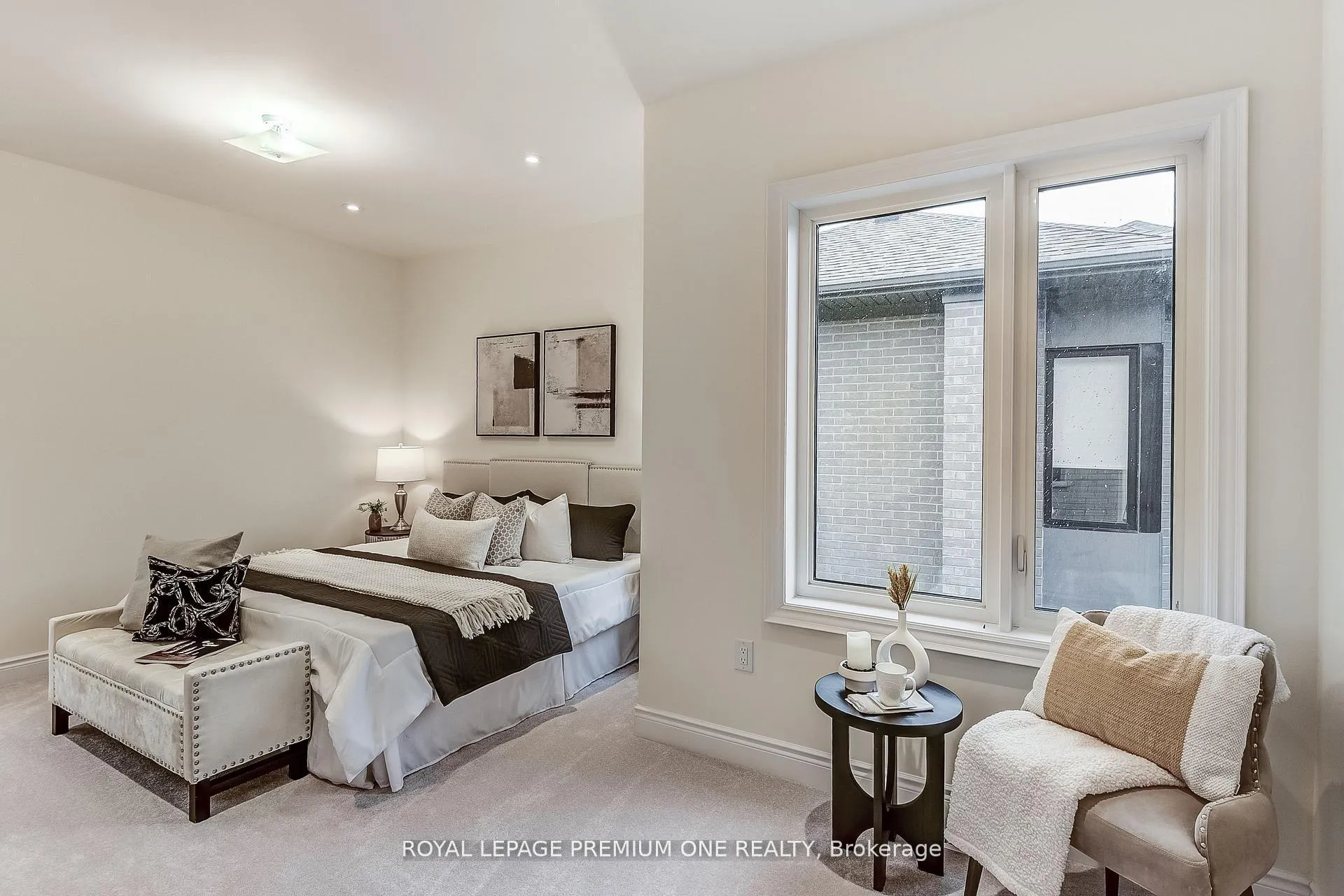 Photo 32 of 117 Tennant Circle, Vaughan, Vellore Village — HOMEH