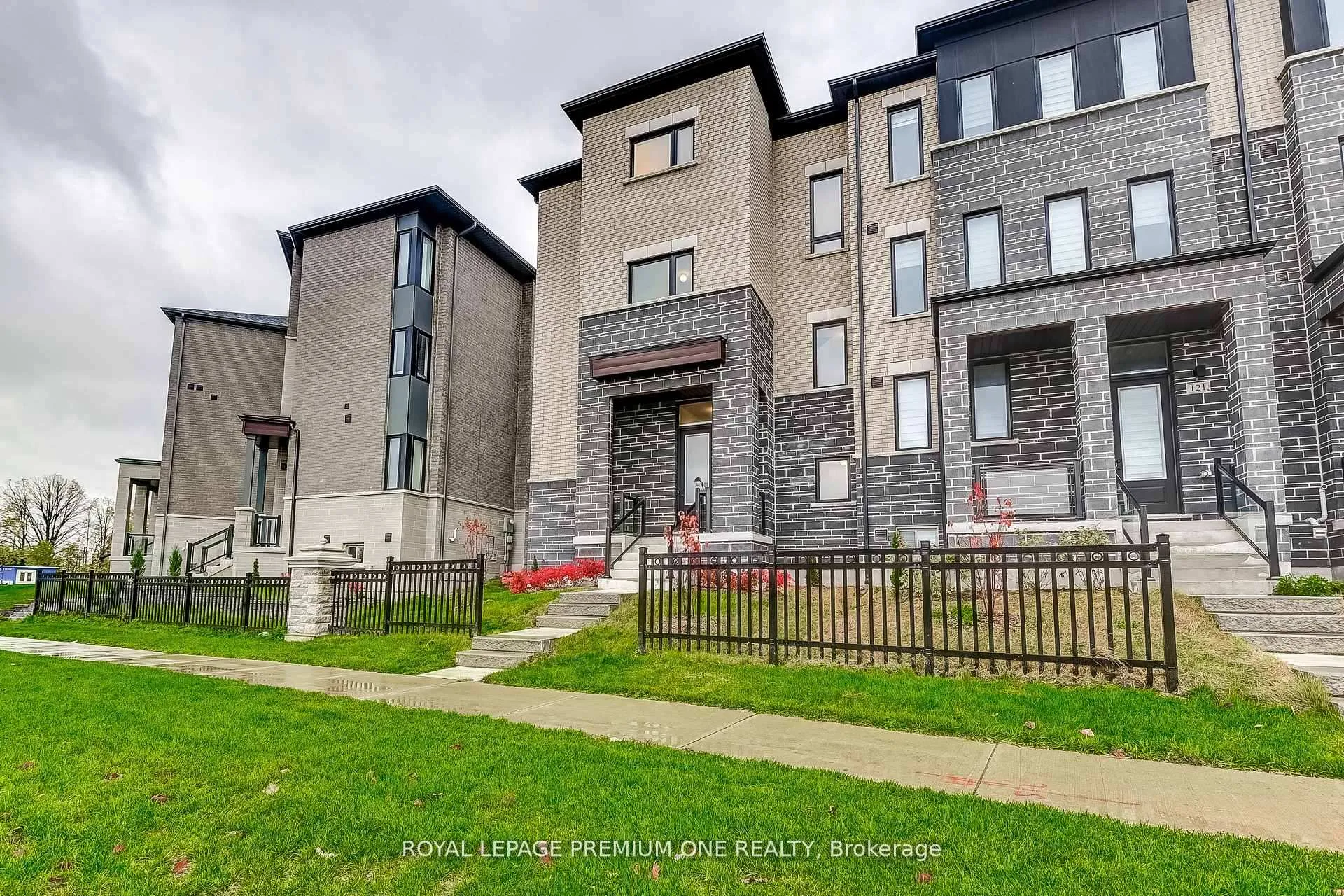 Photo 43 of 117 Tennant Circle, Vaughan, Vellore Village — HOMEH