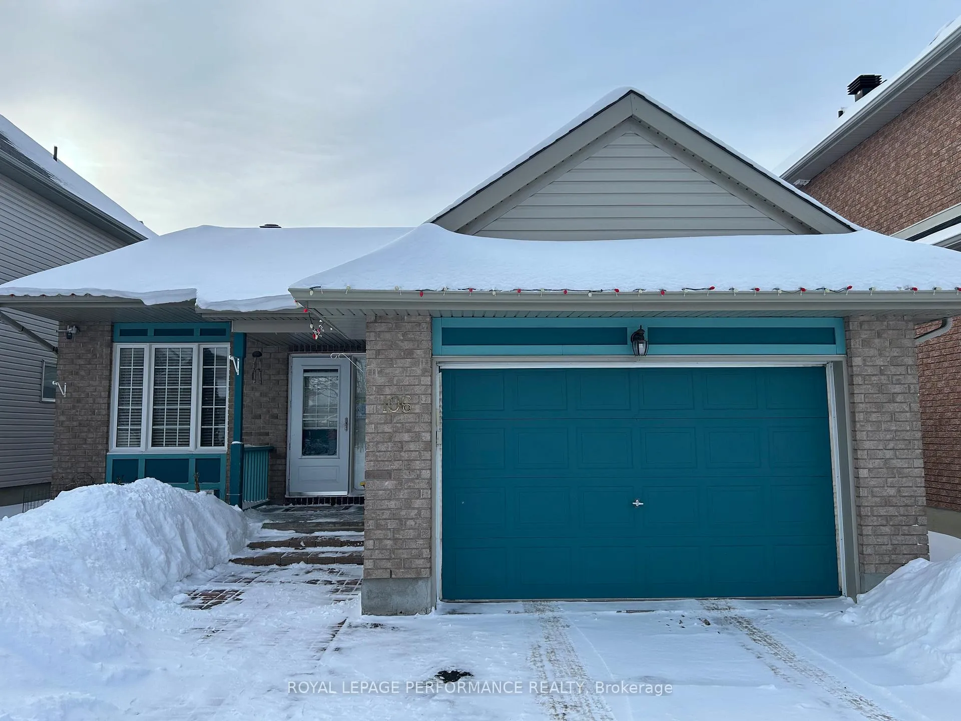 Front of 106 Mosswood Court W