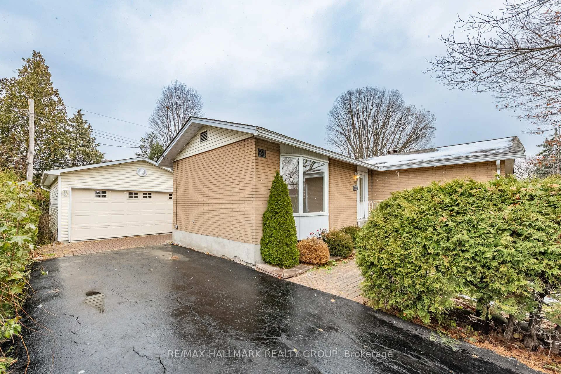 Photo 2 of 71 Viewmount Drive, Ottawa, Meadowlands/Crestview — HOMEH