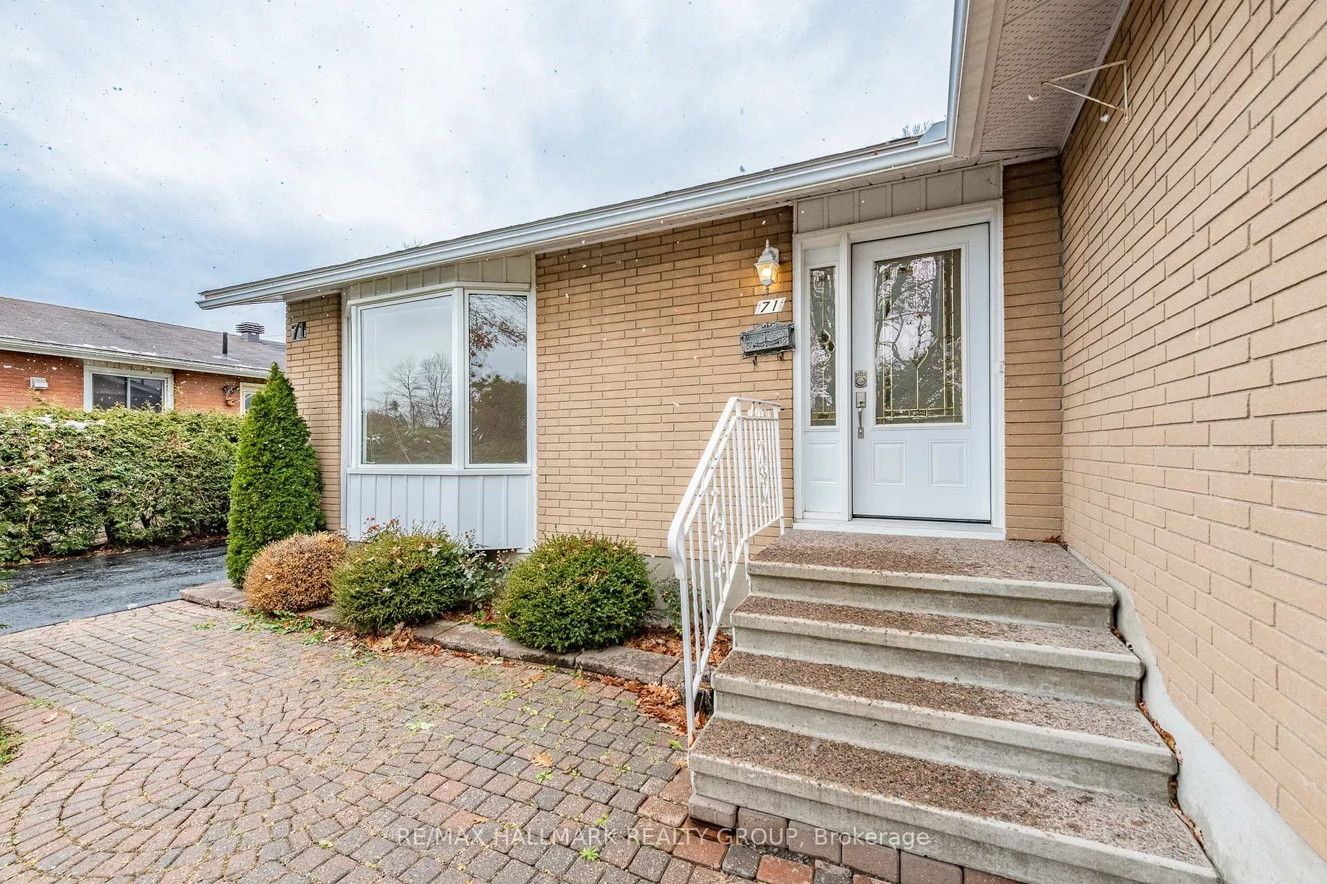 Photo 6 of 71 Viewmount Drive, Ottawa, Meadowlands/Crestview — HOMEH