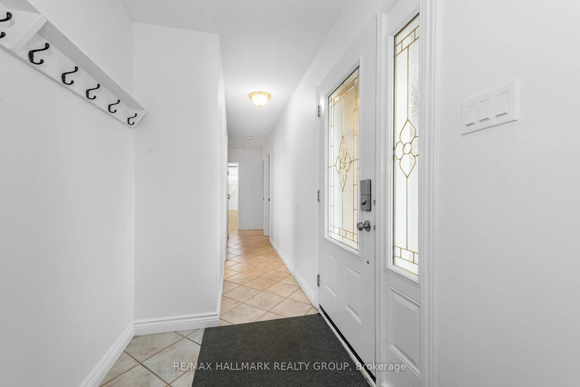 Photo 7 of 71 Viewmount Drive, Ottawa, Meadowlands/Crestview — HOMEH