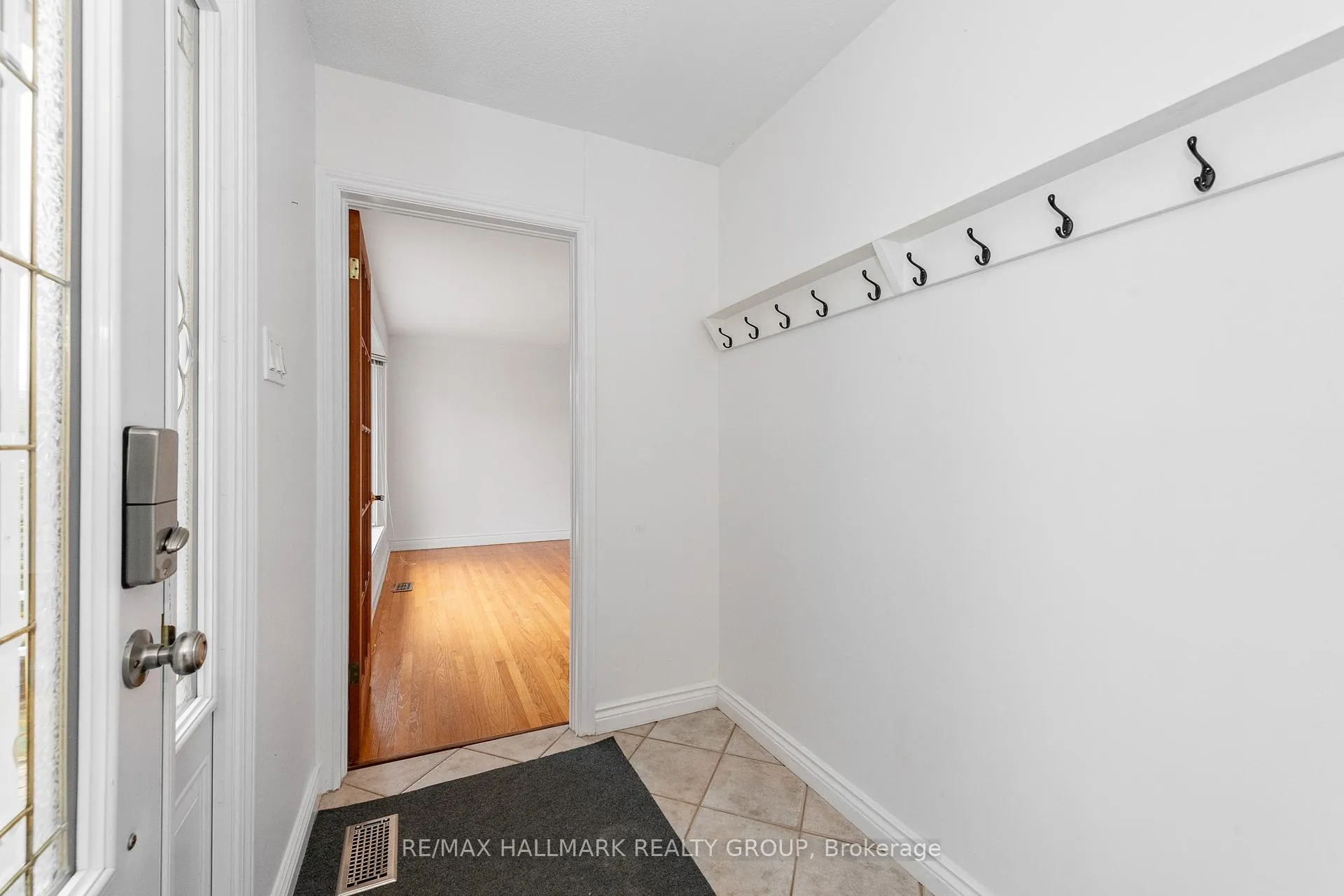 Photo 8 of 71 Viewmount Drive, Ottawa, Meadowlands/Crestview — HOMEH