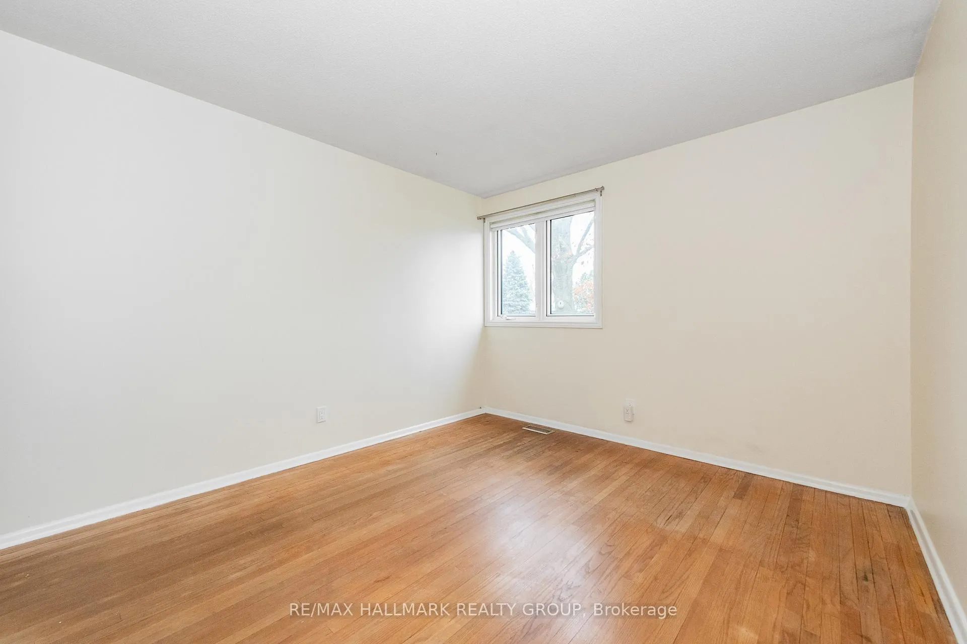 Photo 21 of 71 Viewmount Drive, Ottawa, Meadowlands/Crestview — HOMEH