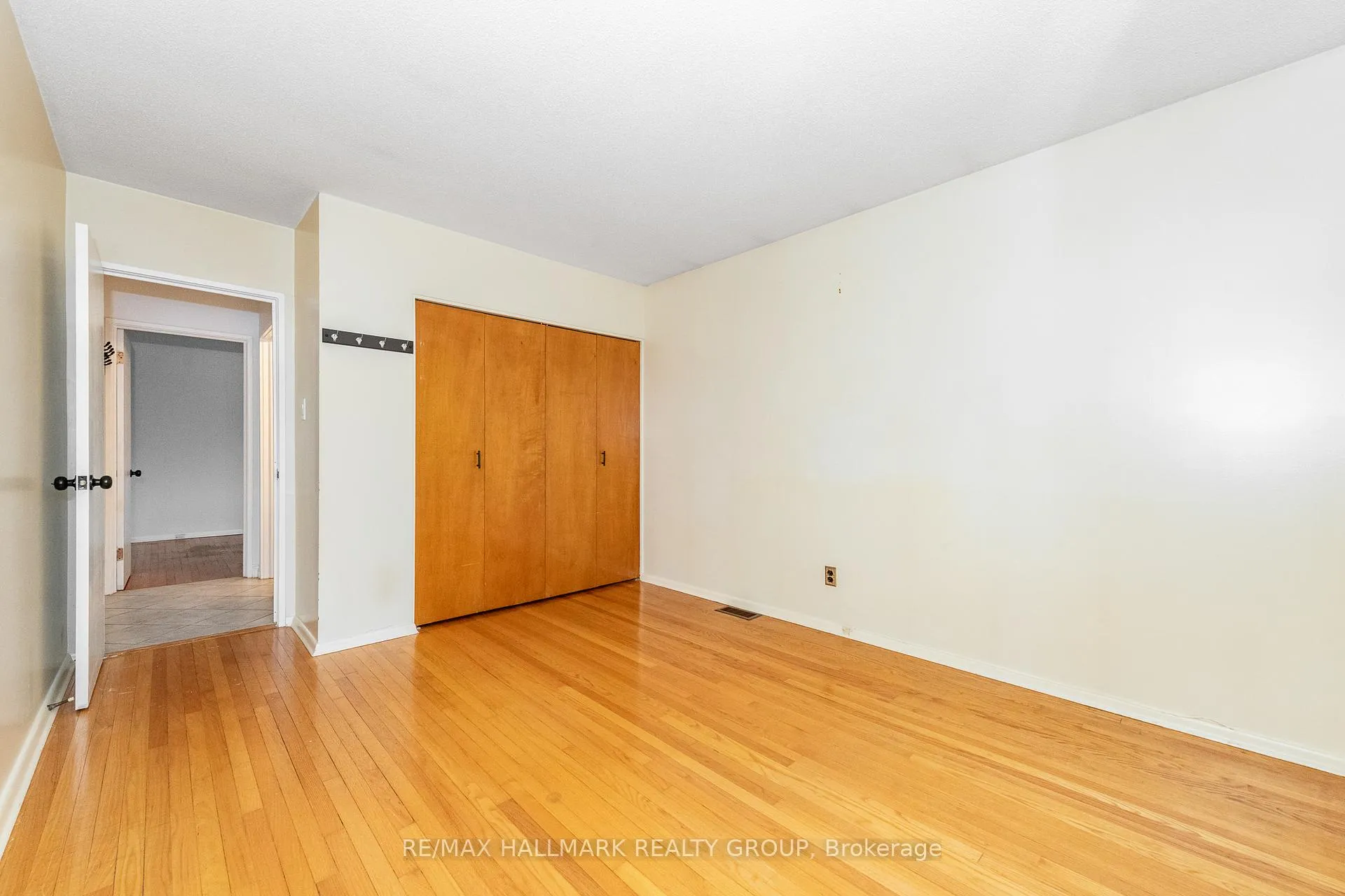 Photo 25 of 71 Viewmount Drive, Ottawa, Meadowlands/Crestview — HOMEH