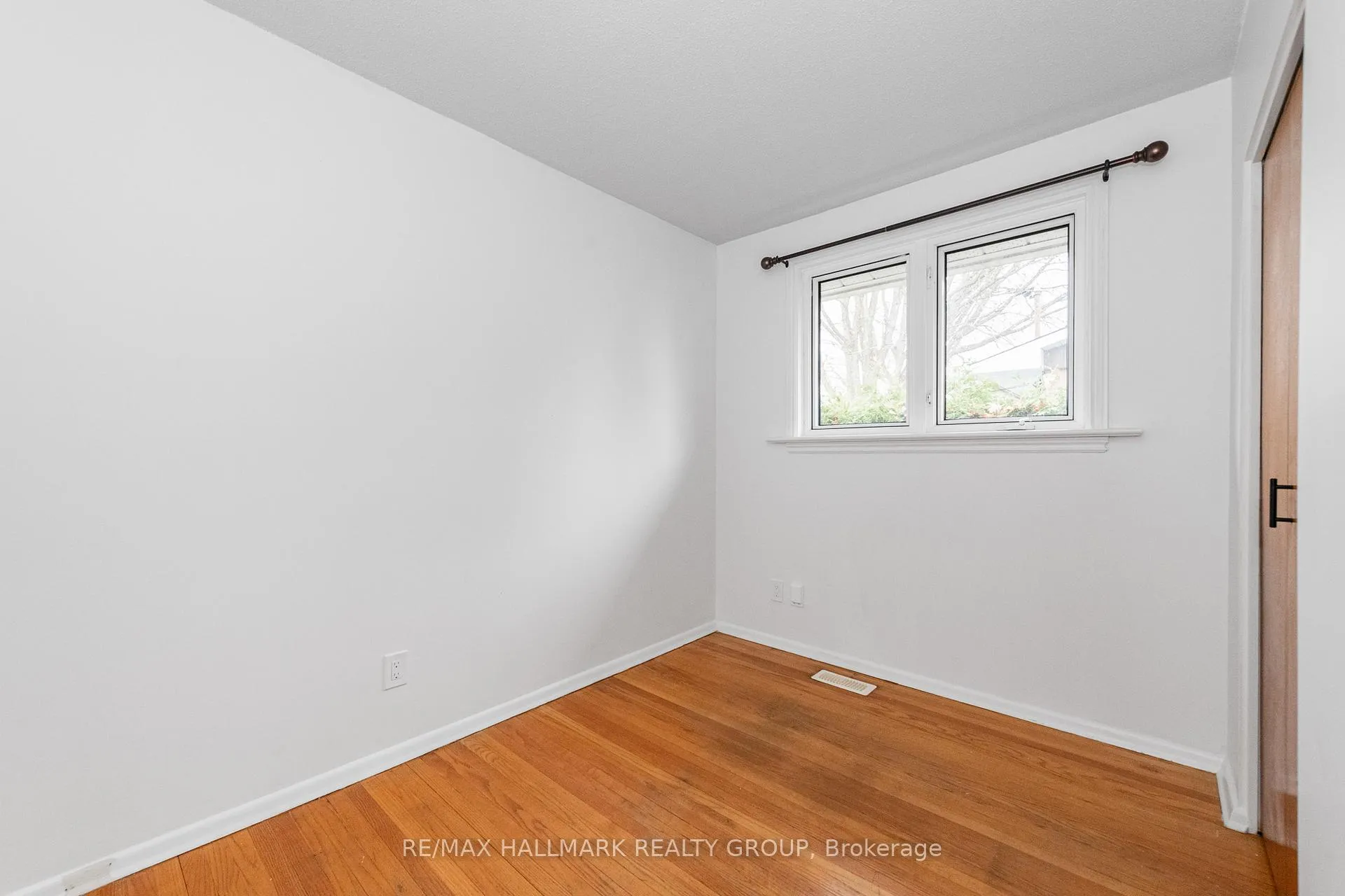 Photo 26 of 71 Viewmount Drive, Ottawa, Meadowlands/Crestview — HOMEH