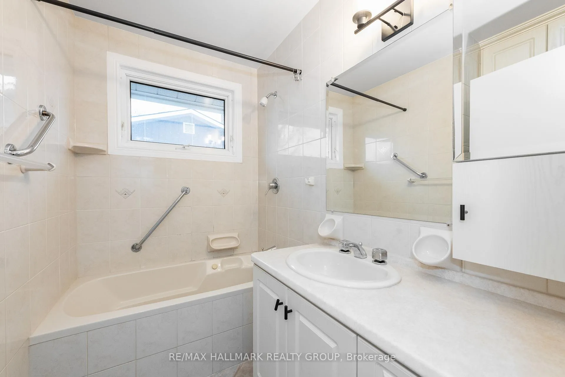 Photo 29 of 71 Viewmount Drive, Ottawa, Meadowlands/Crestview — HOMEH