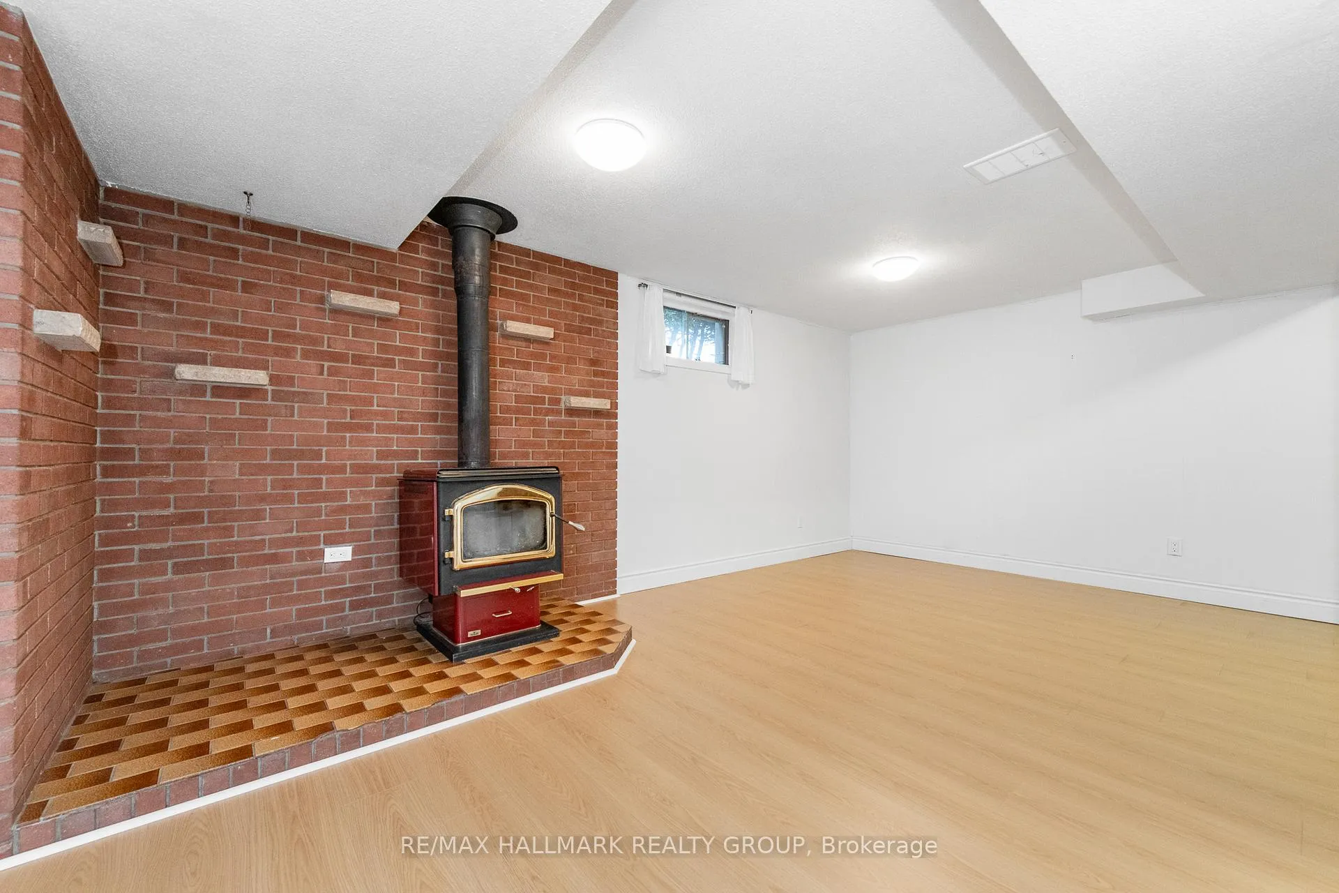 Photo 33 of 71 Viewmount Drive, Ottawa, Meadowlands/Crestview — HOMEH