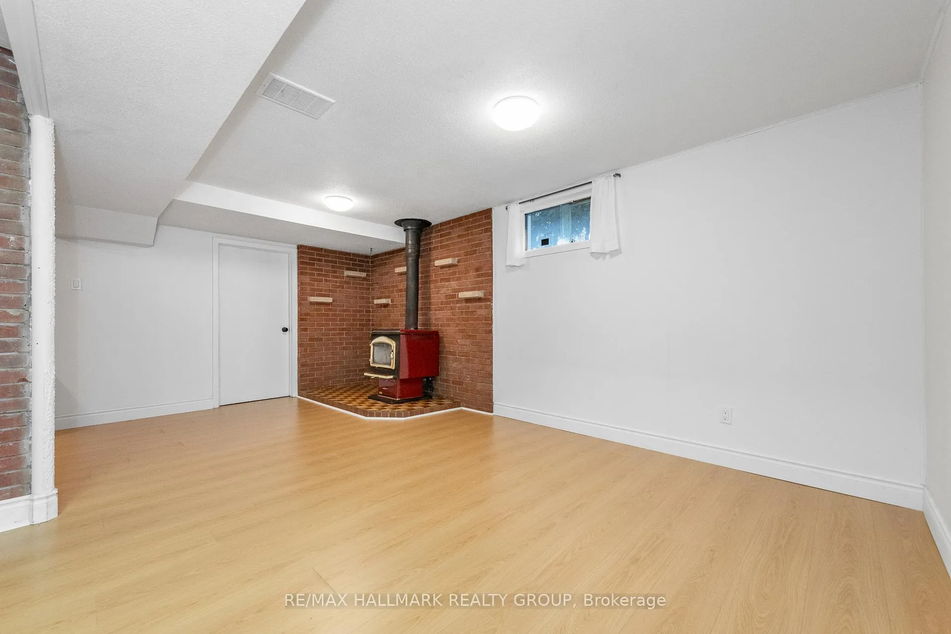 Photo 35 of 71 Viewmount Drive, Ottawa, Meadowlands/Crestview — HOMEH