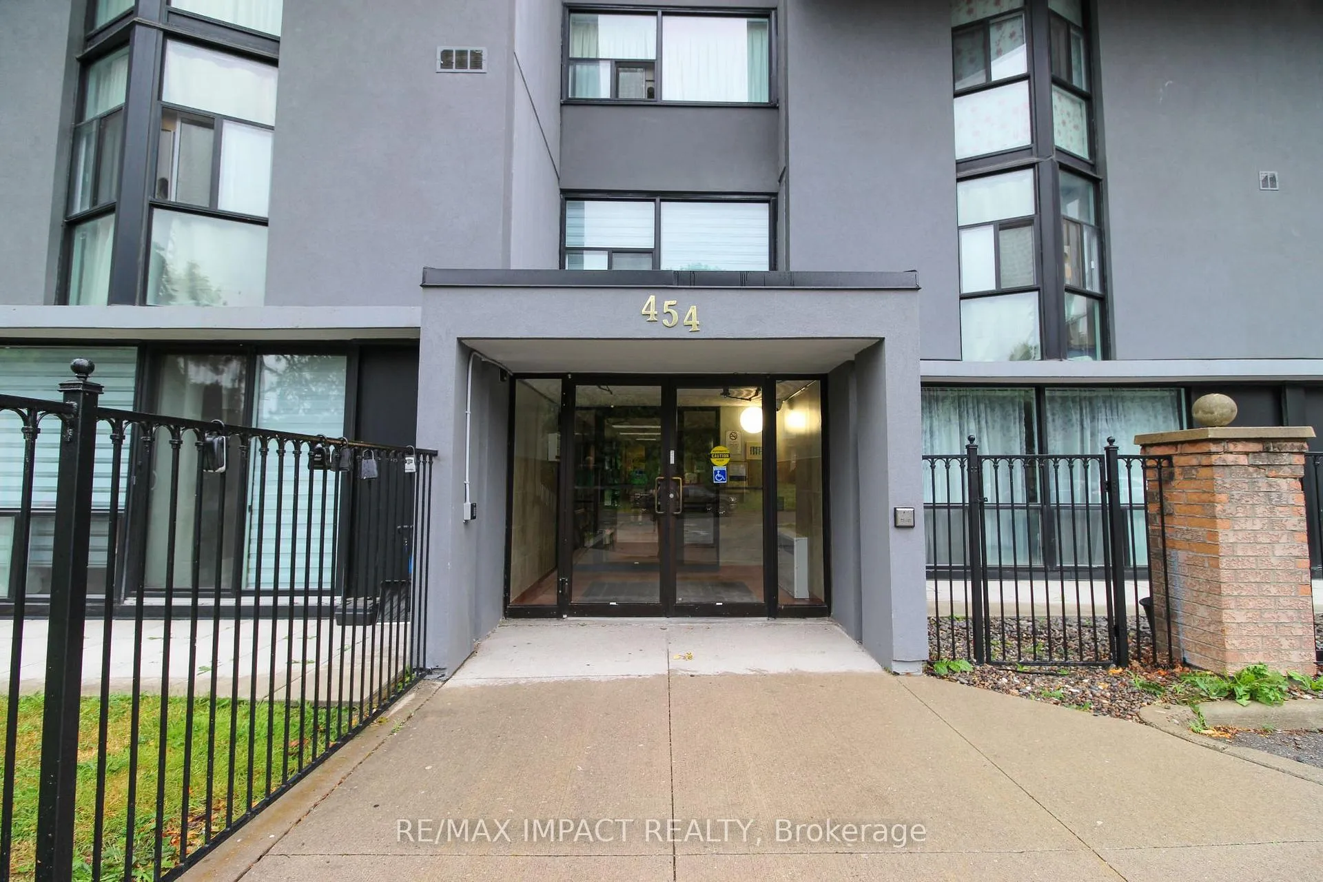 Photo 1 of Unit 112, 454 Centre Street S, Oshawa, Central — HOMEH
