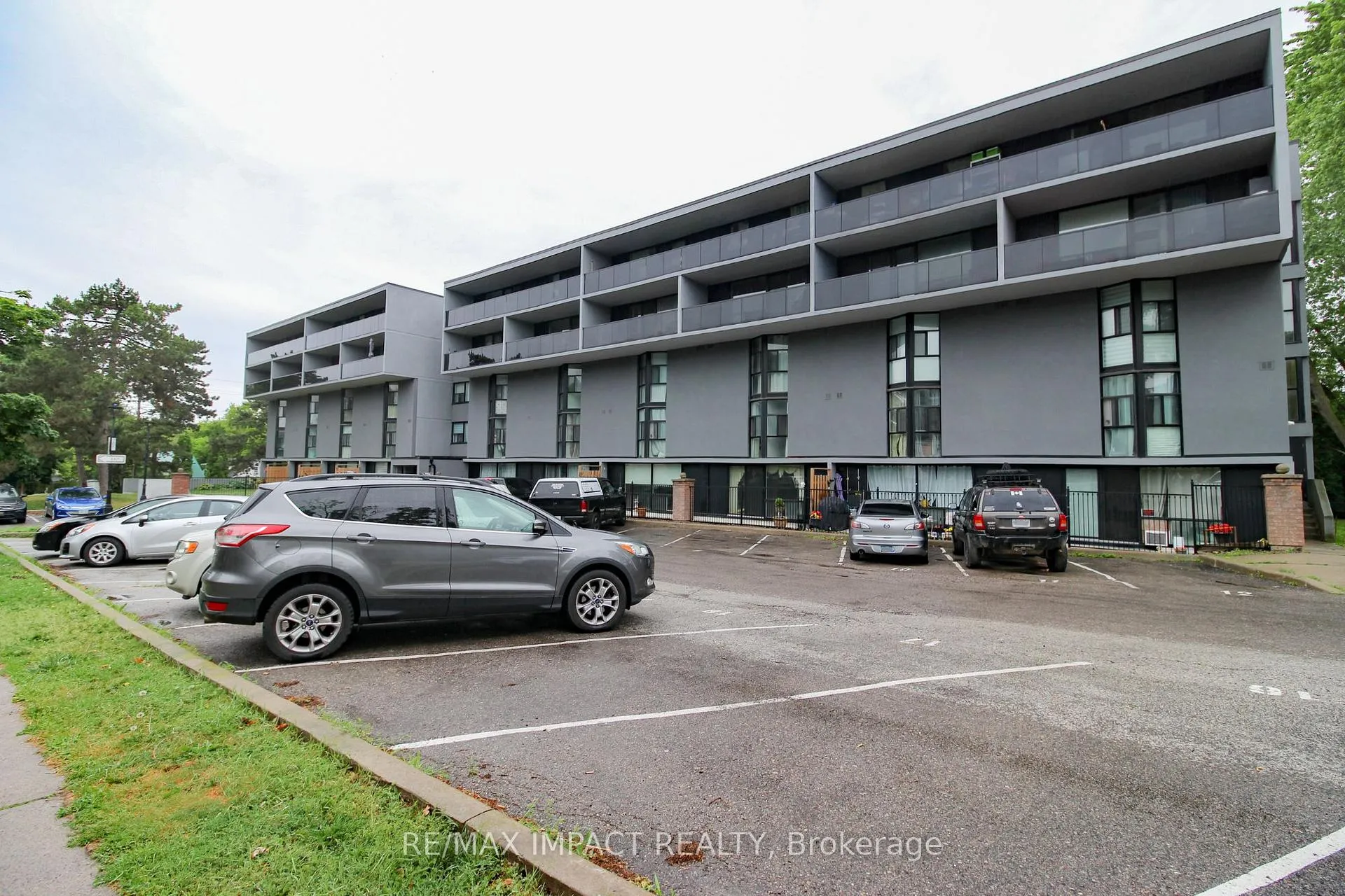 Photo 2 of Unit 112, 454 Centre Street S, Oshawa, Central — HOMEH