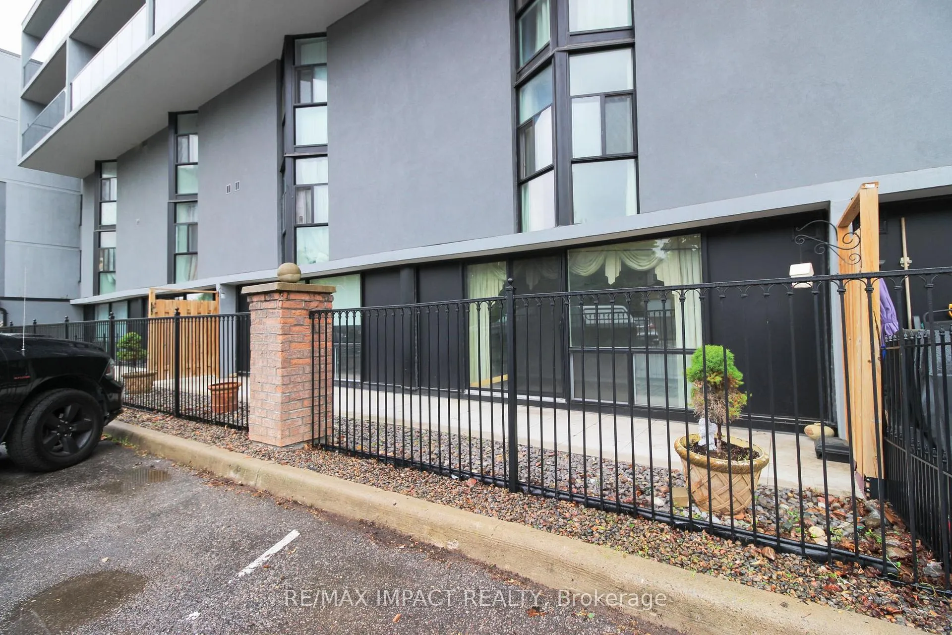 Photo 3 of Unit 112, 454 Centre Street S, Oshawa, Central — HOMEH