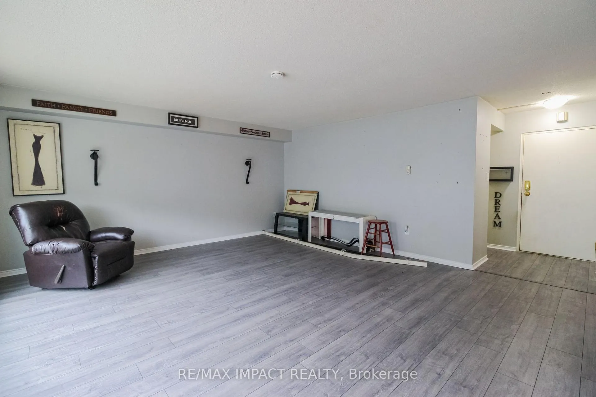 Photo 10 of Unit 112, 454 Centre Street S, Oshawa, Central — HOMEH