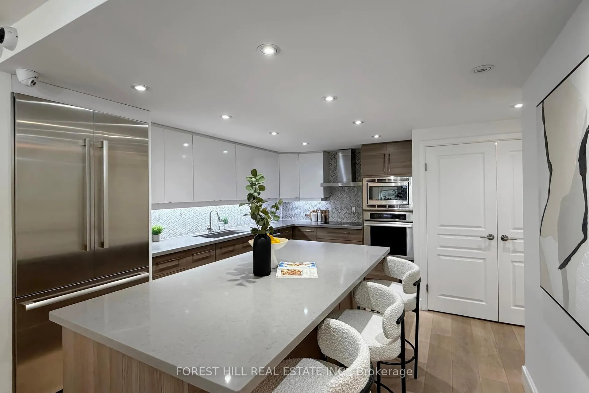 Photo 9 of Unit 710, 110 Bloor Street W, Toronto, The Annex — HOMEH