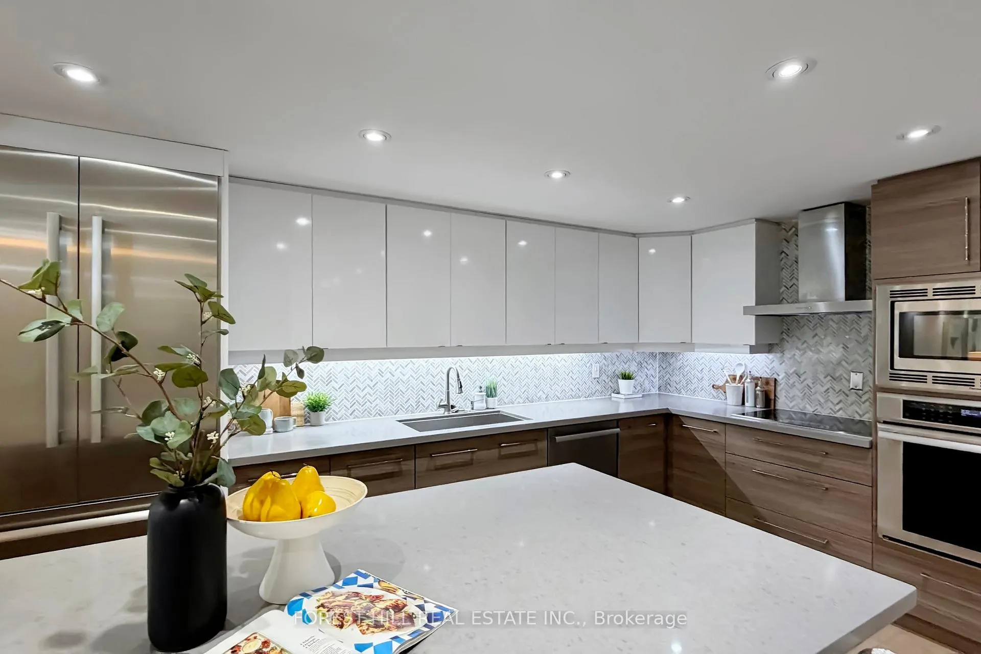 Photo 11 of Unit 710, 110 Bloor Street W, Toronto, The Annex — HOMEH