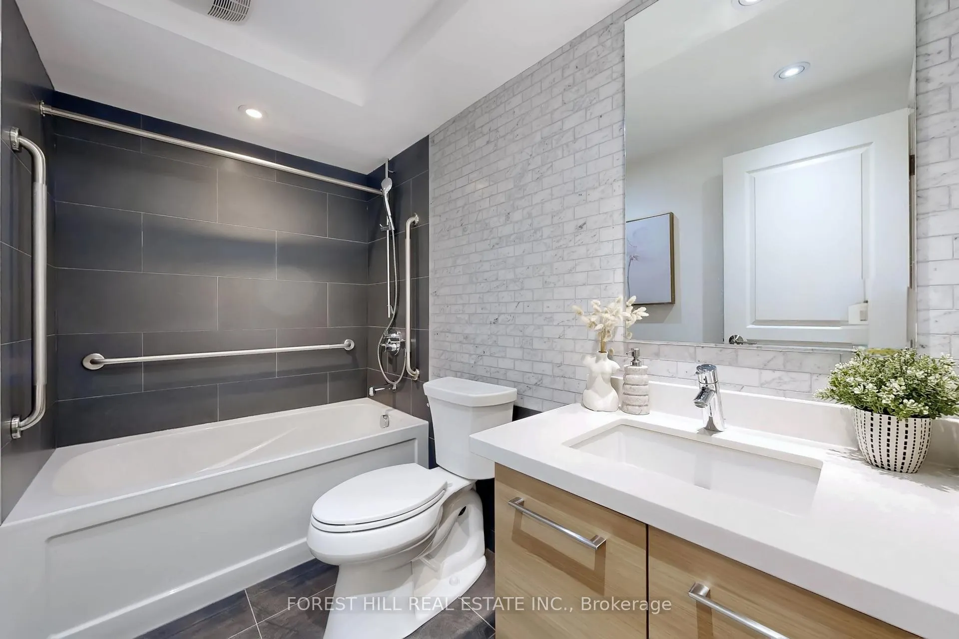 Photo 23 of Unit 710, 110 Bloor Street W, Toronto, The Annex — HOMEH