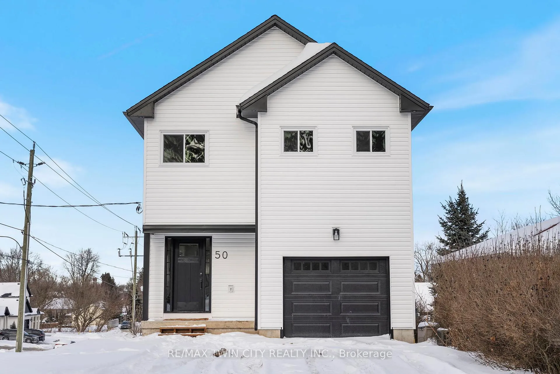 Front of 50 Fife Street W