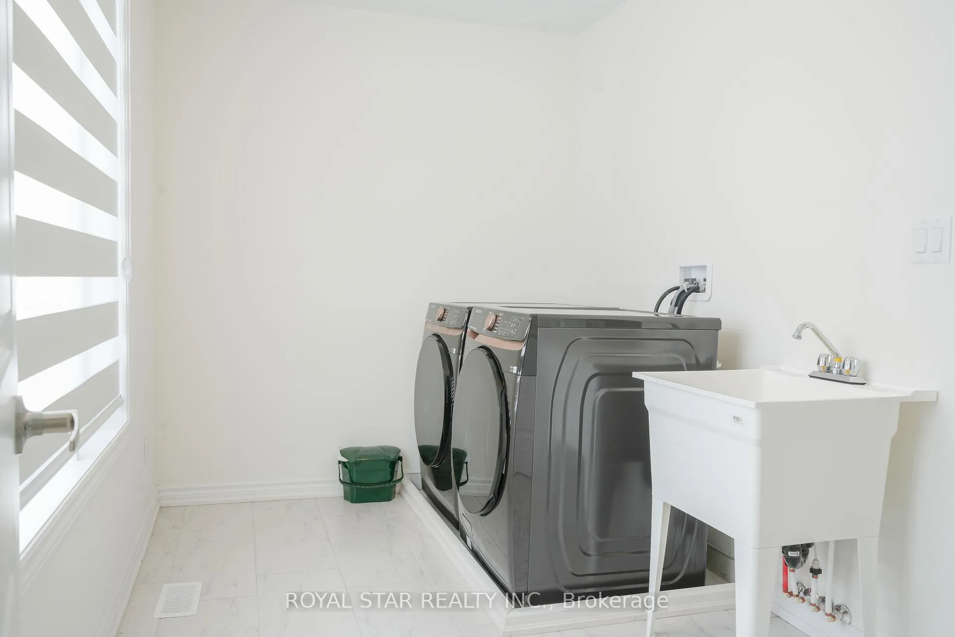 Photo 12 of 144 Rosanne Circle, Wasaga Beach — HOMEH