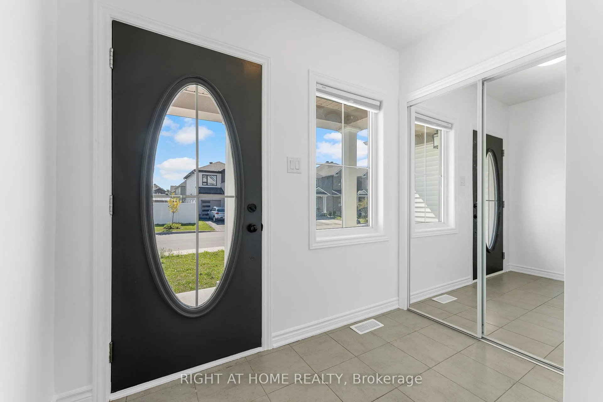 Photo 6 of 47 Mudminnow Crescent, Ottawa, Avalon West — HOMEH
