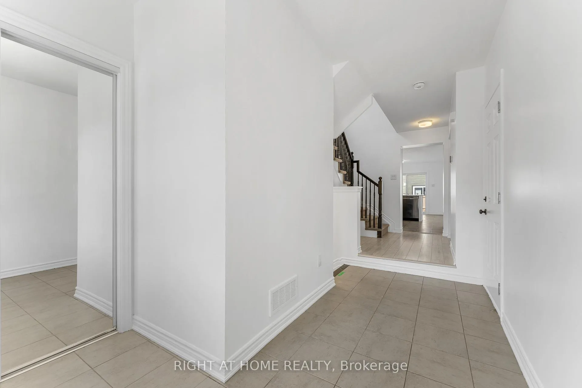 Photo 7 of 47 Mudminnow Crescent, Ottawa, Avalon West — HOMEH