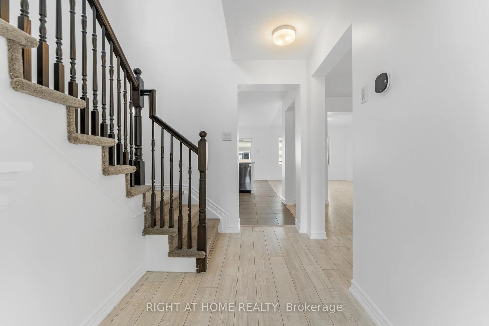 Photo 10 of 47 Mudminnow Crescent, Ottawa, Avalon West — HOMEH