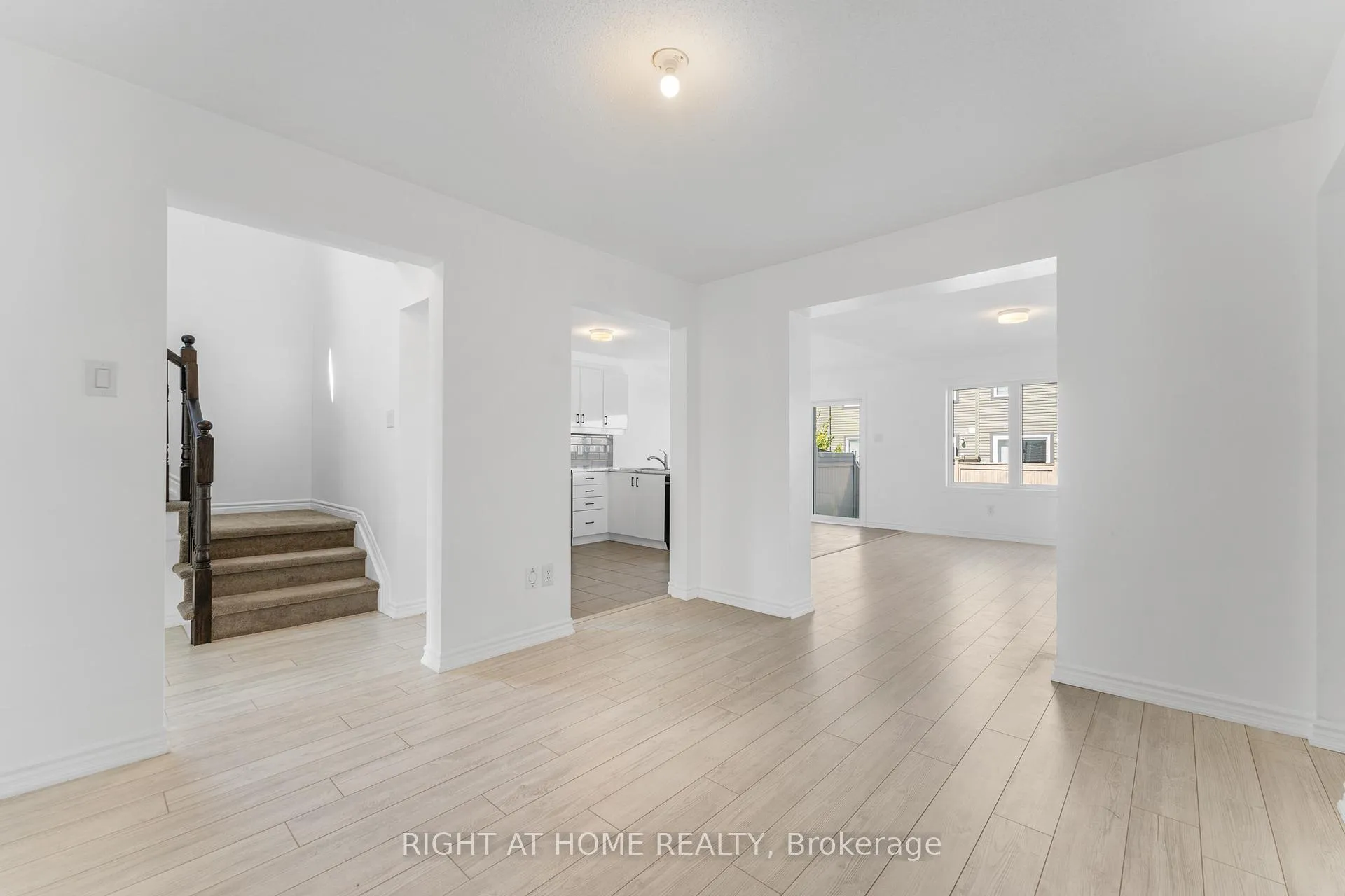 Photo 12 of 47 Mudminnow Crescent, Ottawa, Avalon West — HOMEH