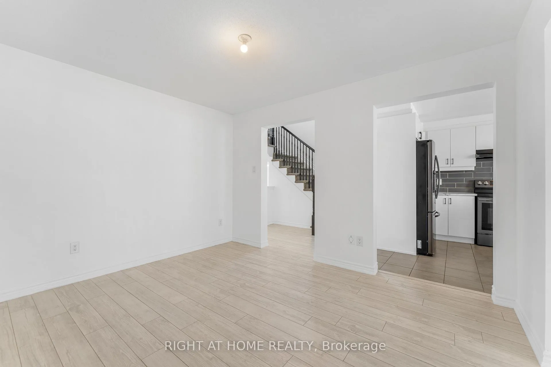 Photo 13 of 47 Mudminnow Crescent, Ottawa, Avalon West — HOMEH