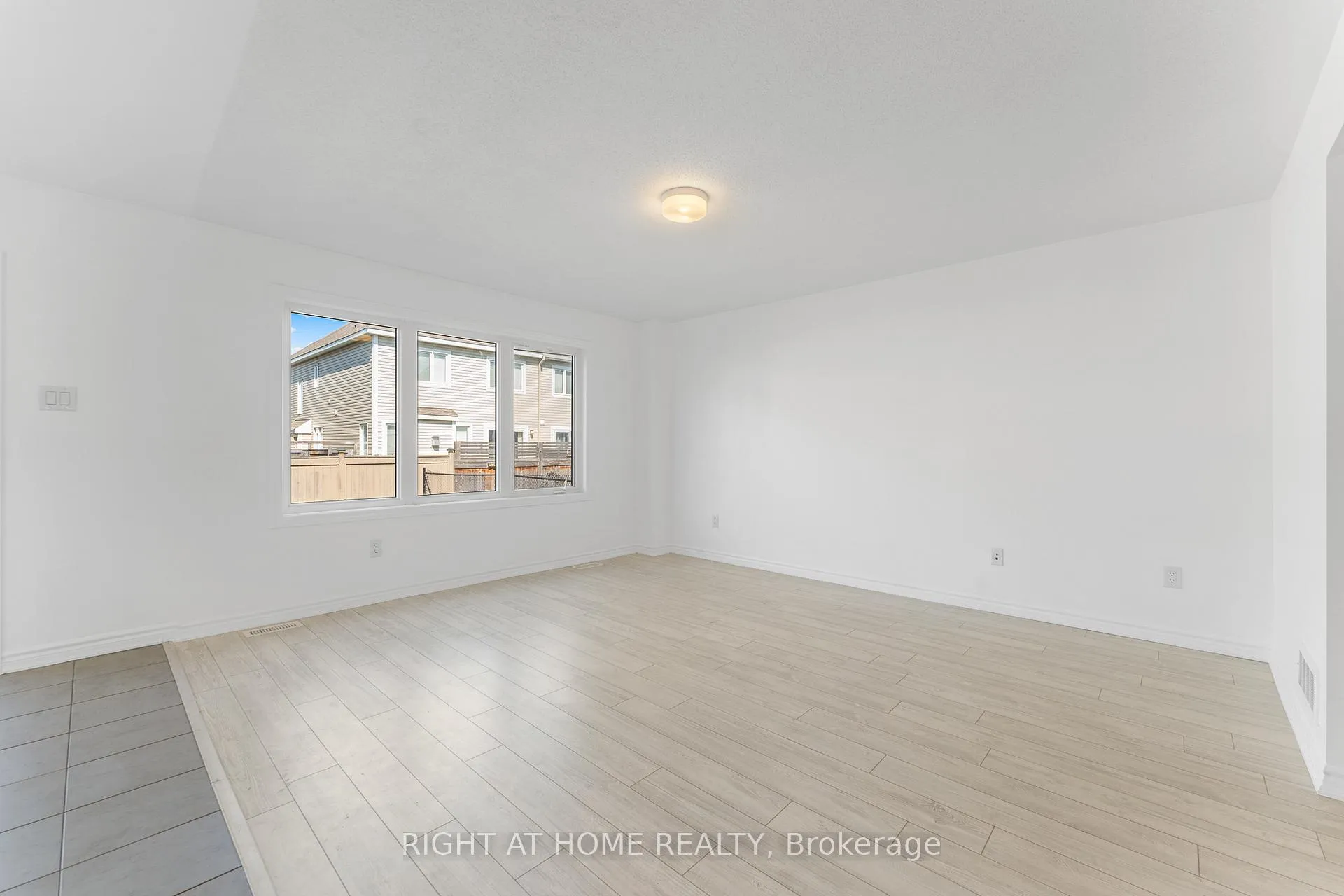 Photo 14 of 47 Mudminnow Crescent, Ottawa, Avalon West — HOMEH