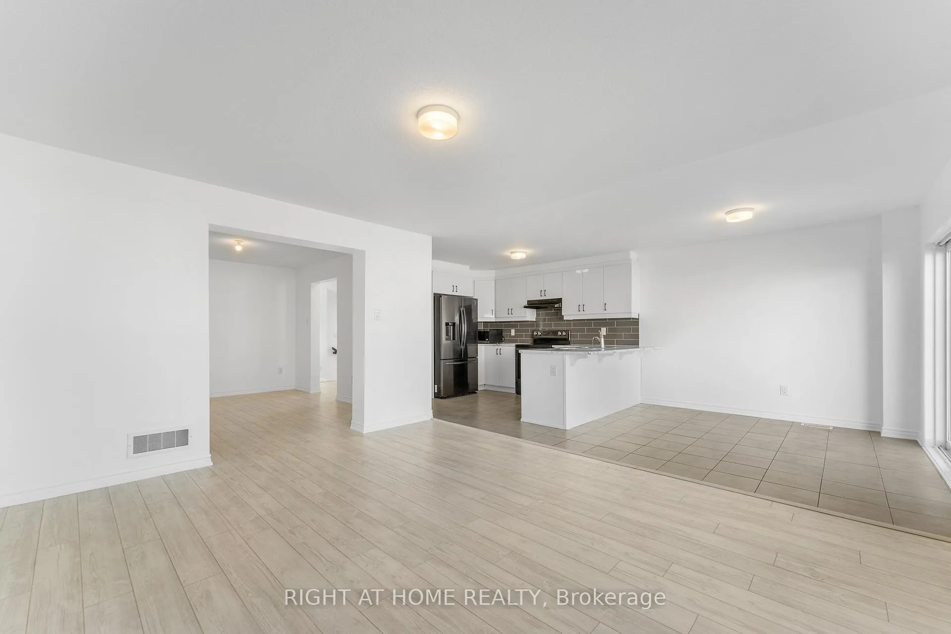 Photo 16 of 47 Mudminnow Crescent, Ottawa, Avalon West — HOMEH