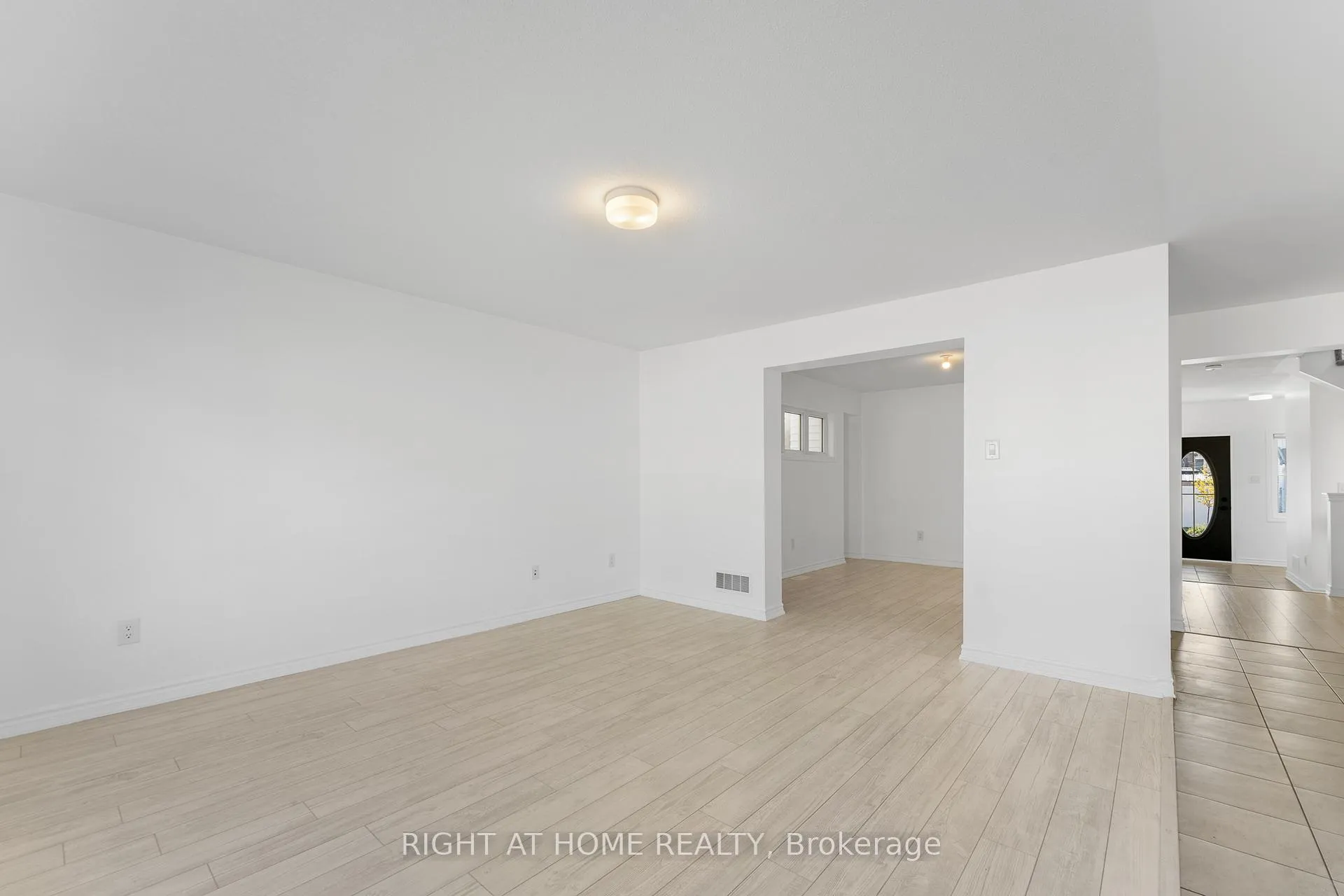 Photo 17 of 47 Mudminnow Crescent, Ottawa, Avalon West — HOMEH