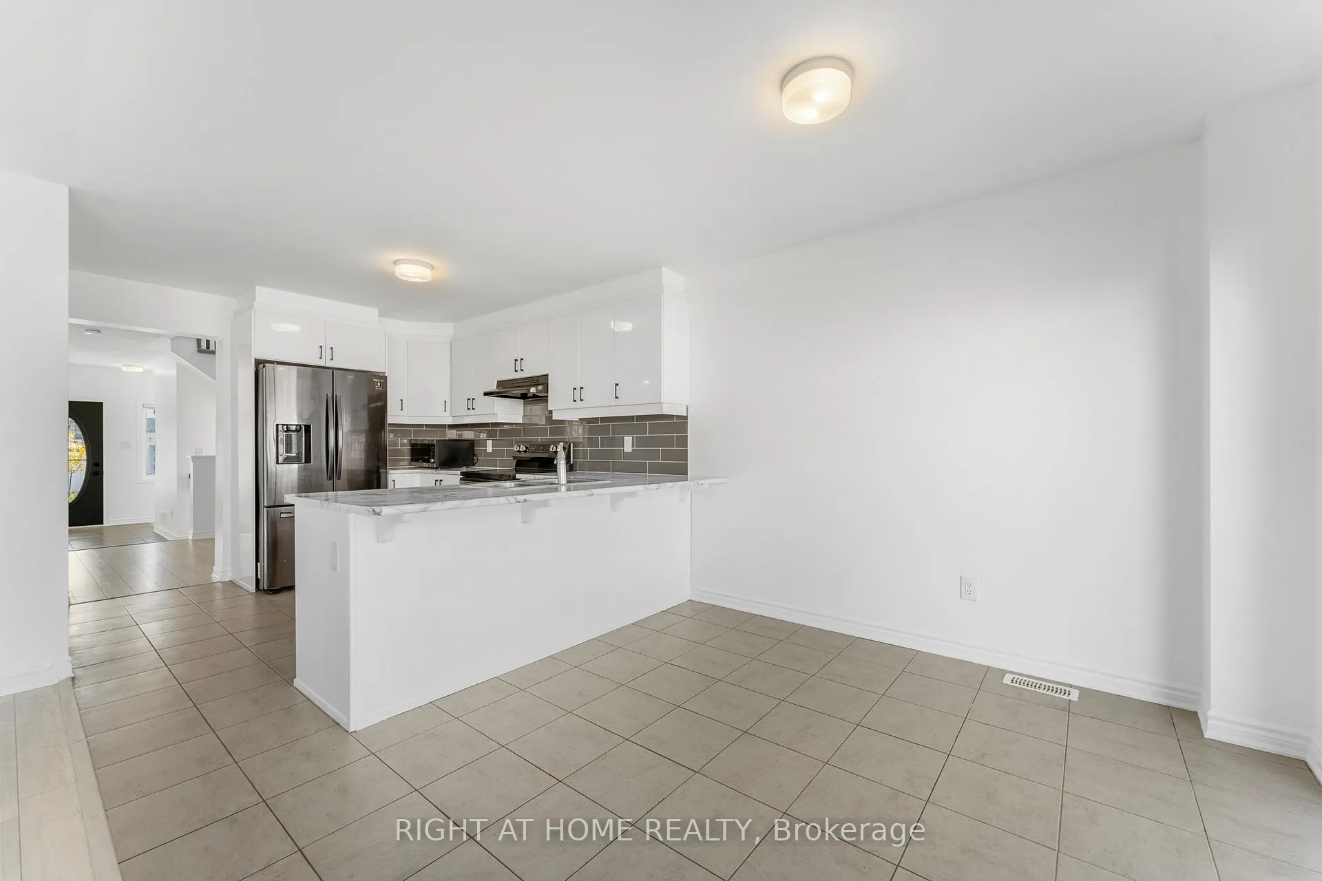Photo 18 of 47 Mudminnow Crescent, Ottawa, Avalon West — HOMEH