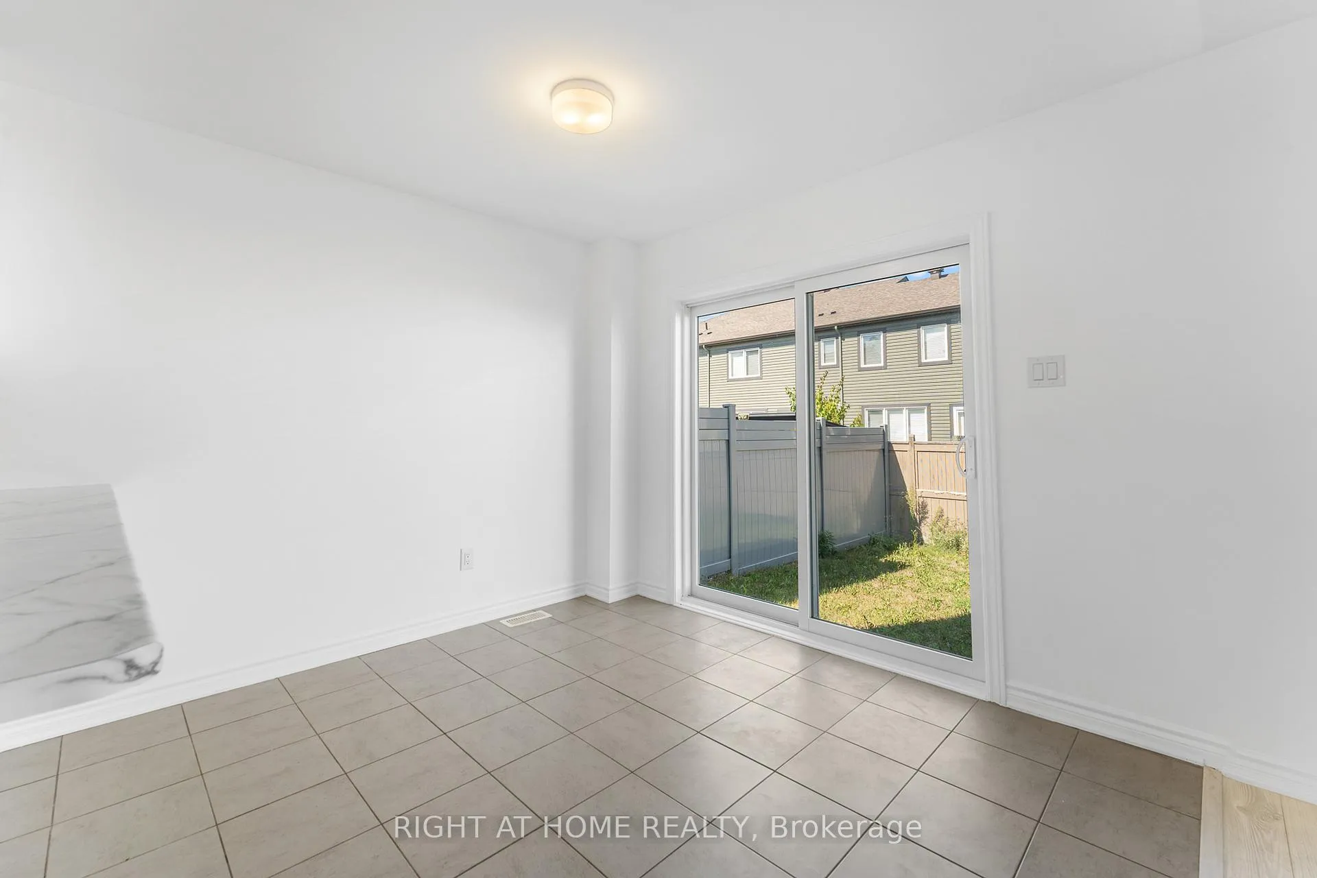 Photo 19 of 47 Mudminnow Crescent, Ottawa, Avalon West — HOMEH