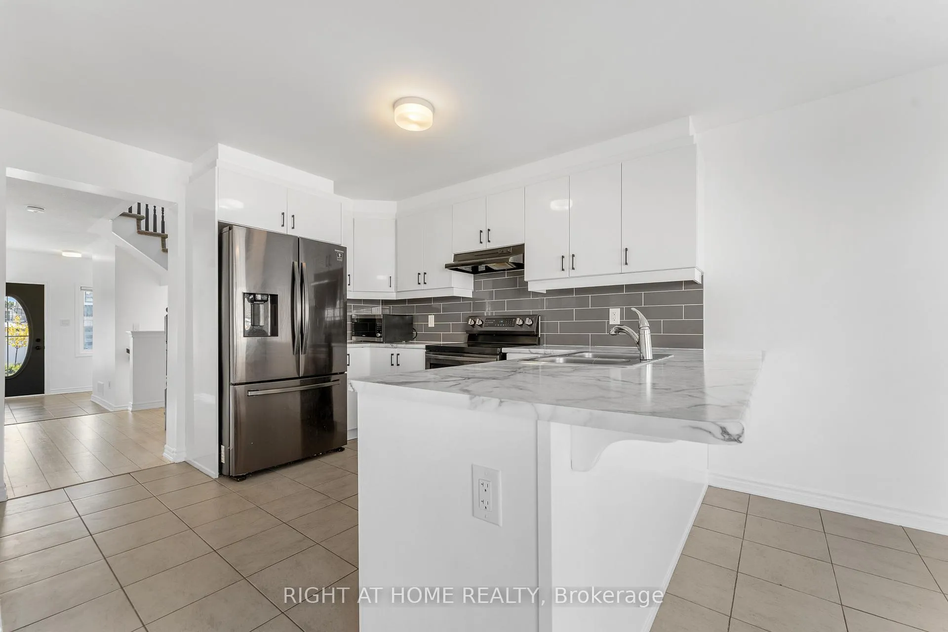 Photo 21 of 47 Mudminnow Crescent, Ottawa, Avalon West — HOMEH